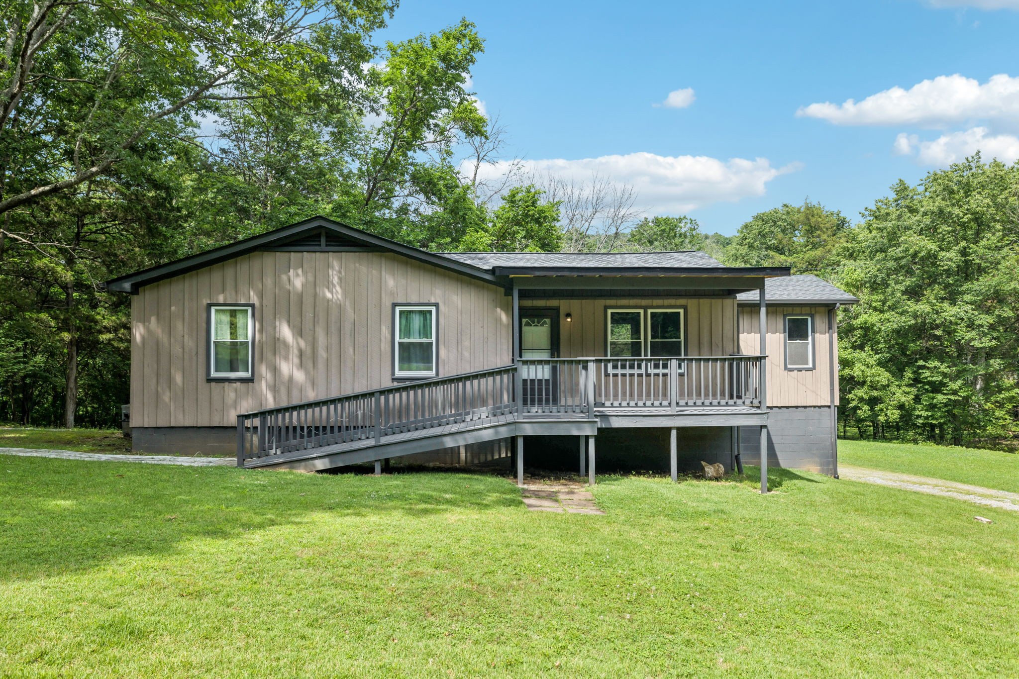 411 Tanglewood Dr Property Photo 1