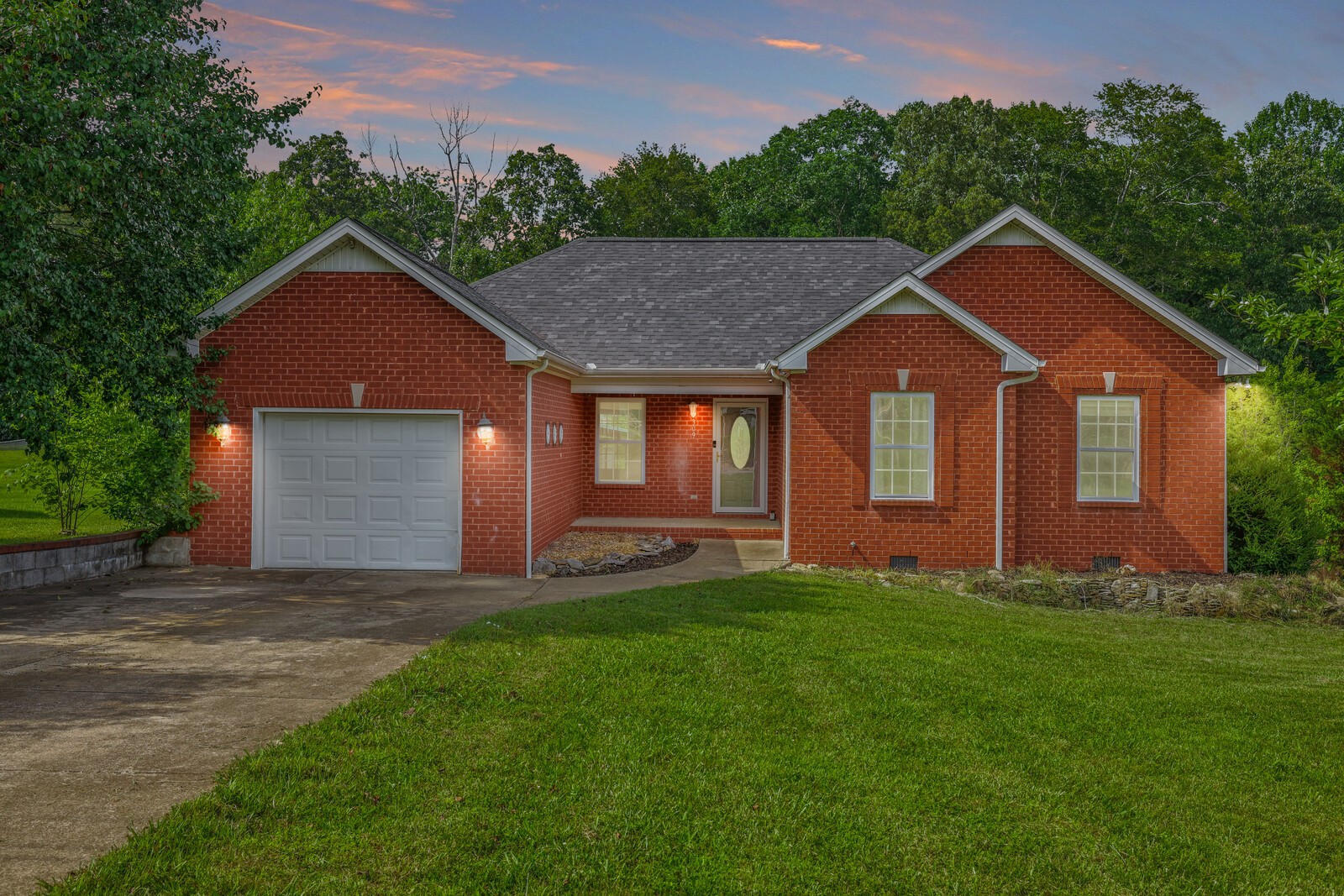 309 Sarah Ln Property Photo 1