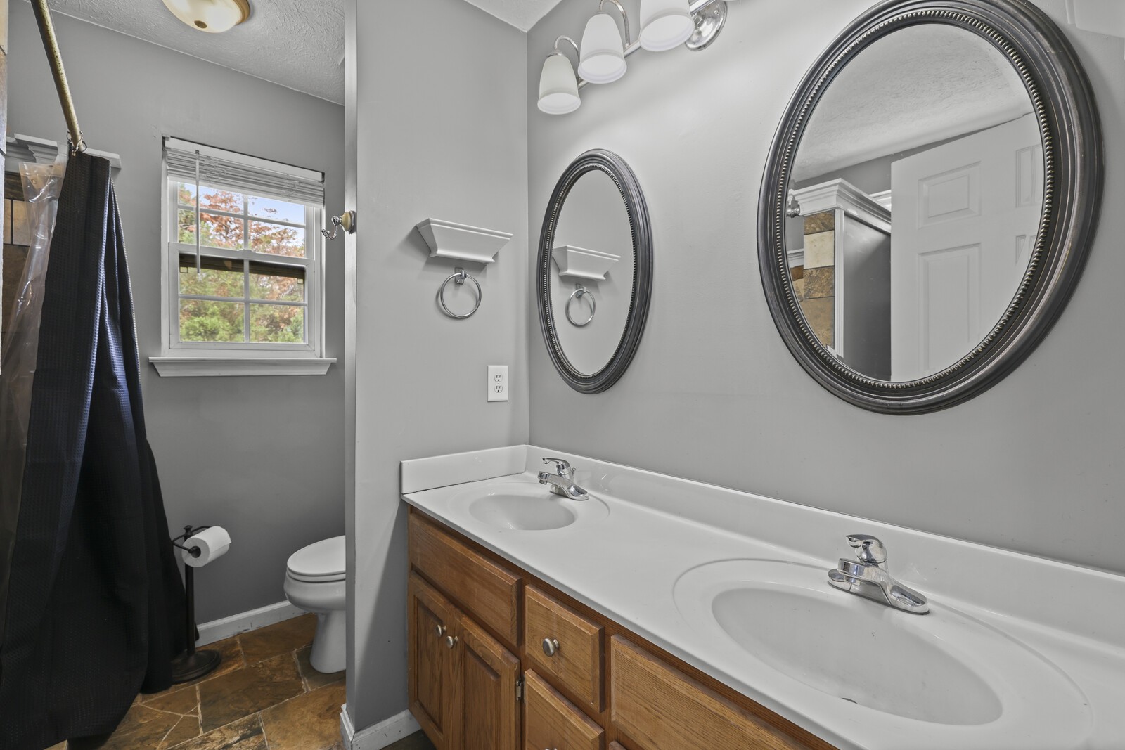 309 Sarah Ln Property Photo 5