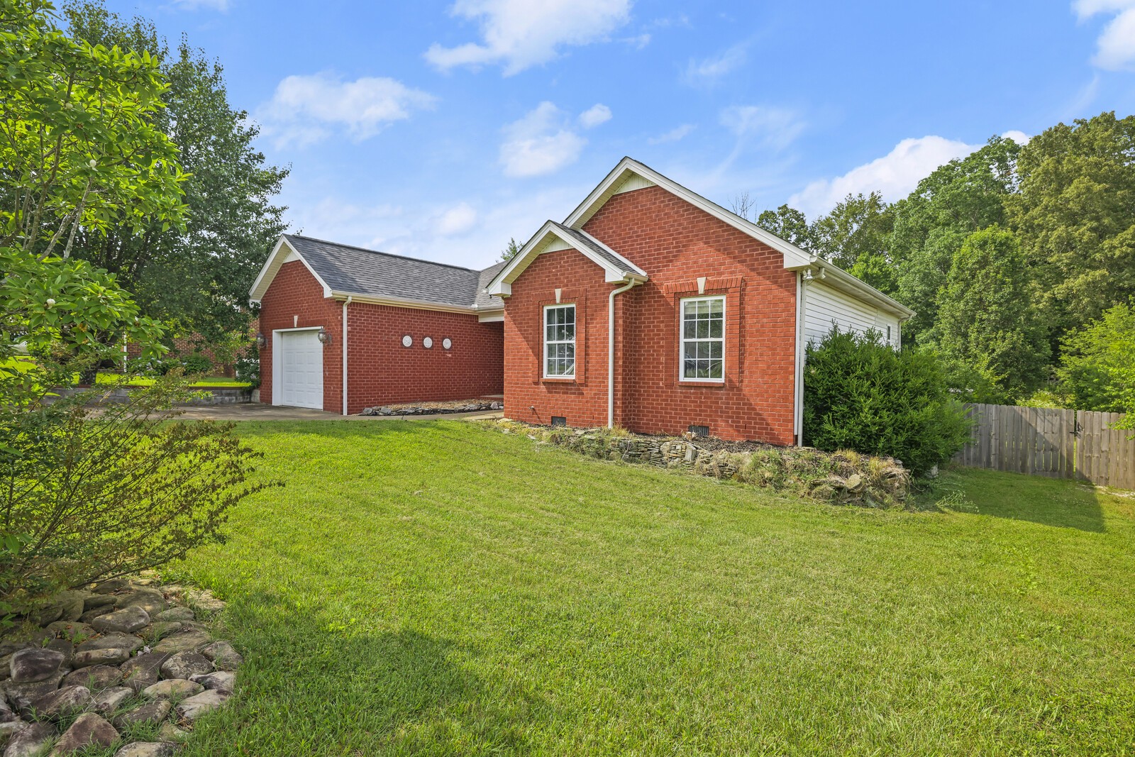 309 Sarah Ln Property Photo 8