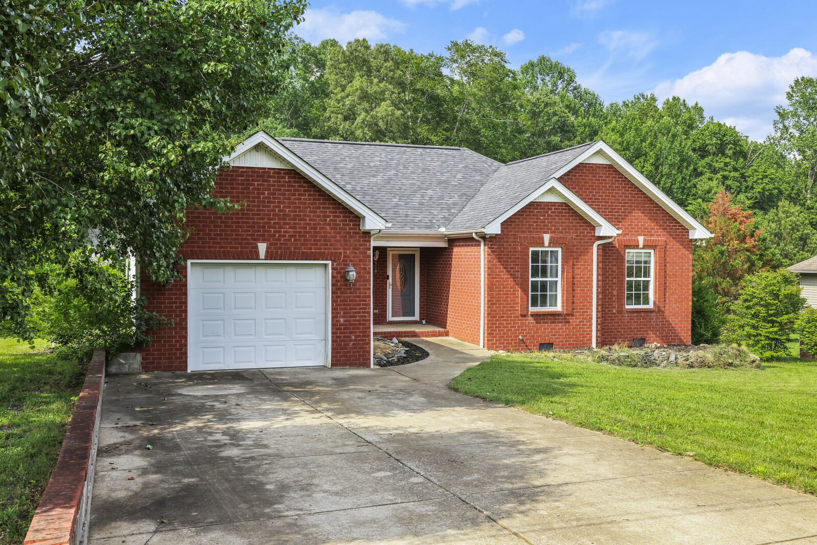 309 Sarah Ln Property Photo 9