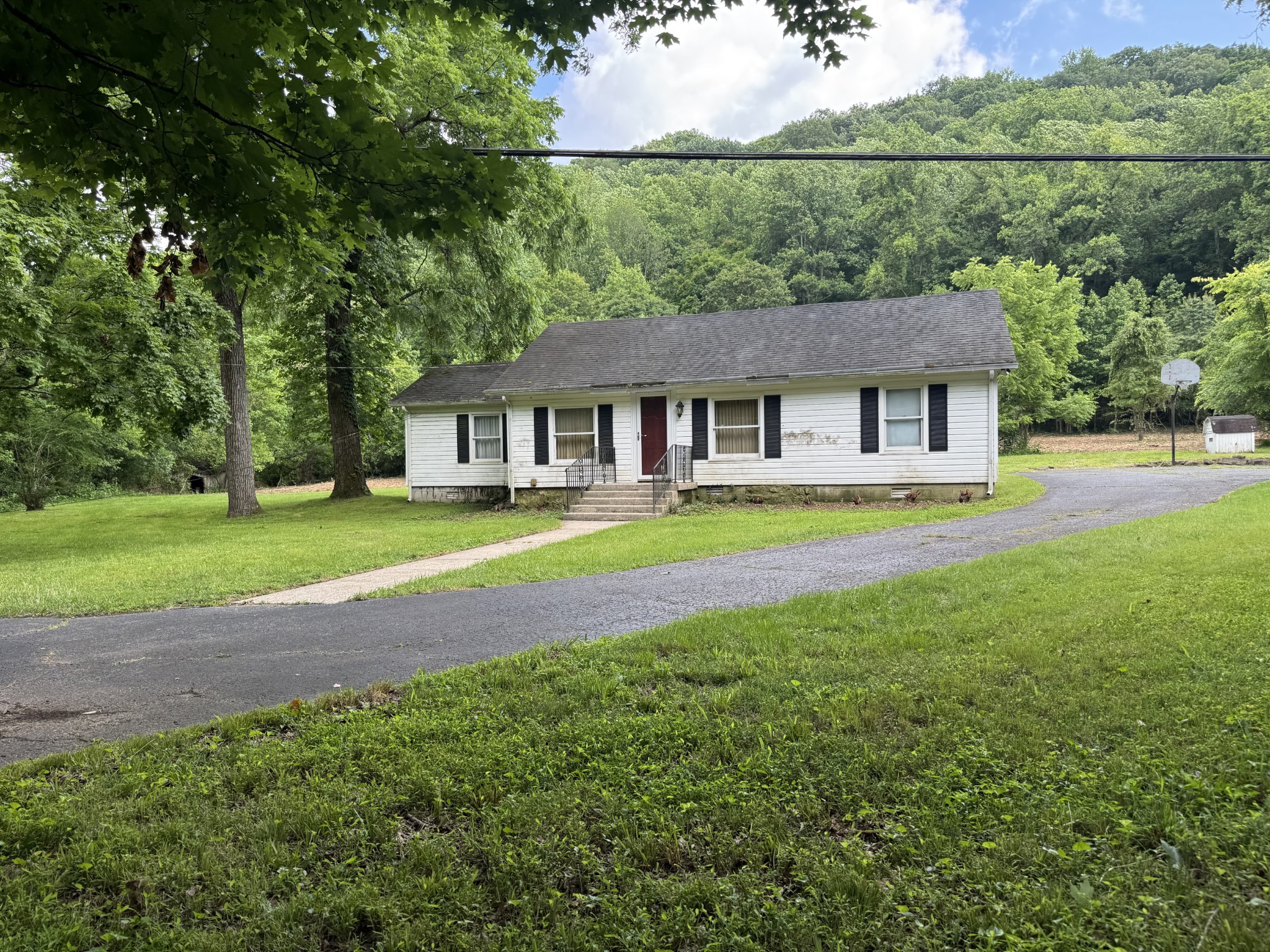 5092 Seymour Hollow Rd Property Photo 2