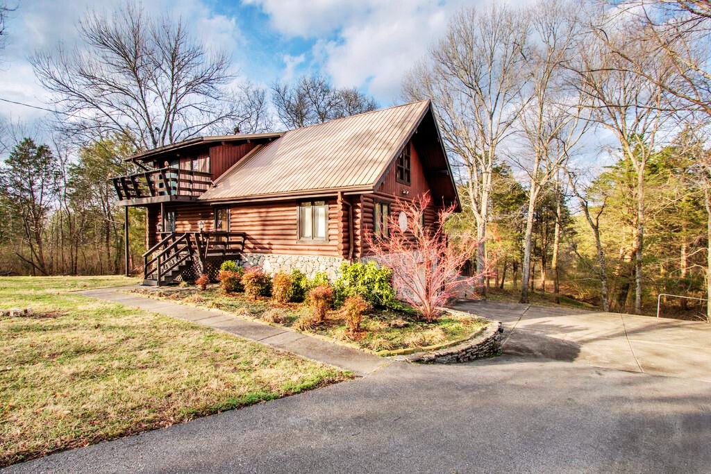 602 Woods Ct Property Photo 1
