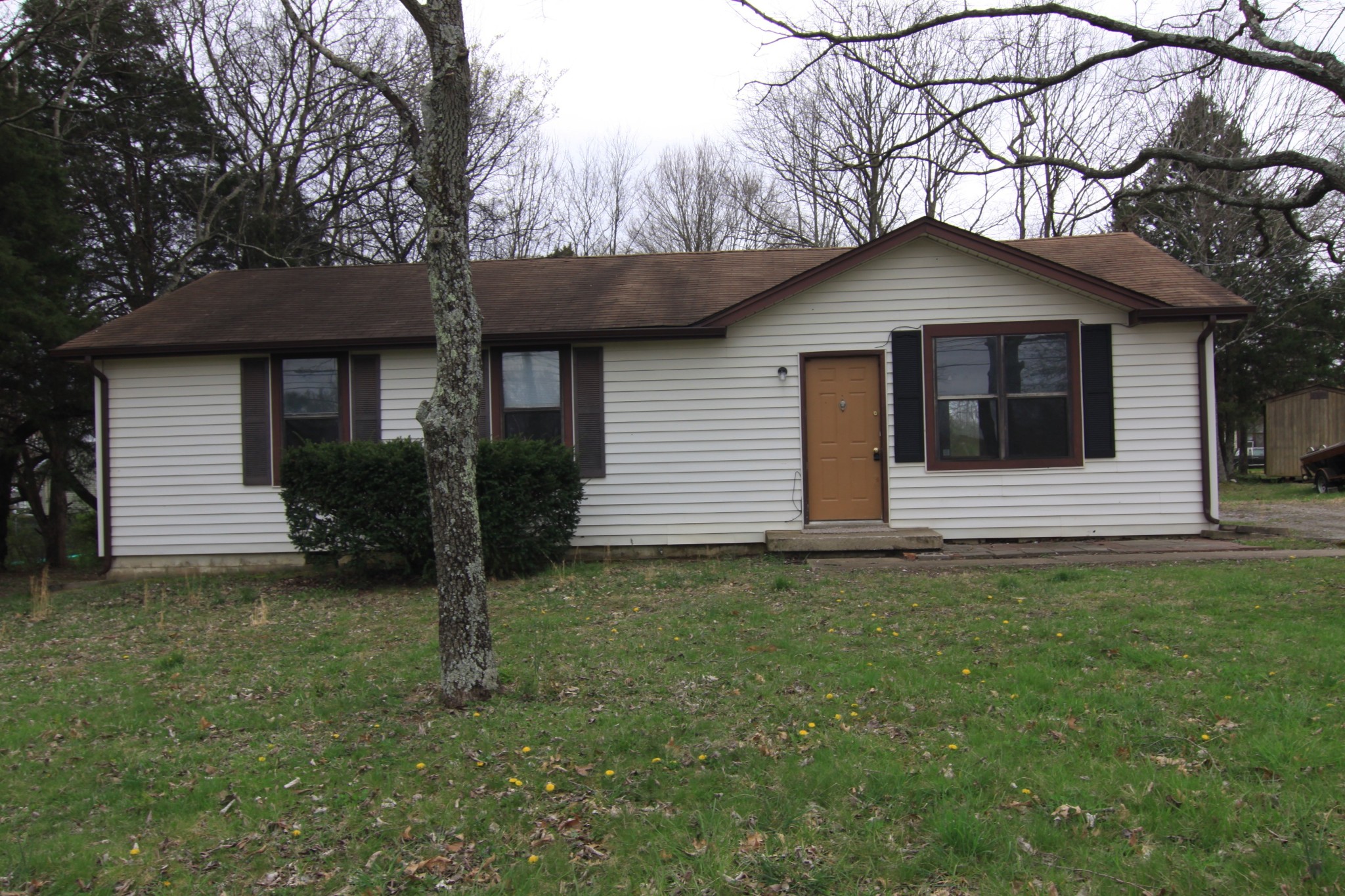 290 Cunningham Ln Property Photo 1