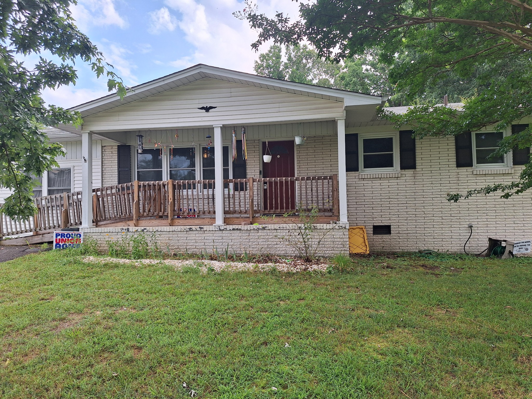 317 Gale Ln Property Photo 1