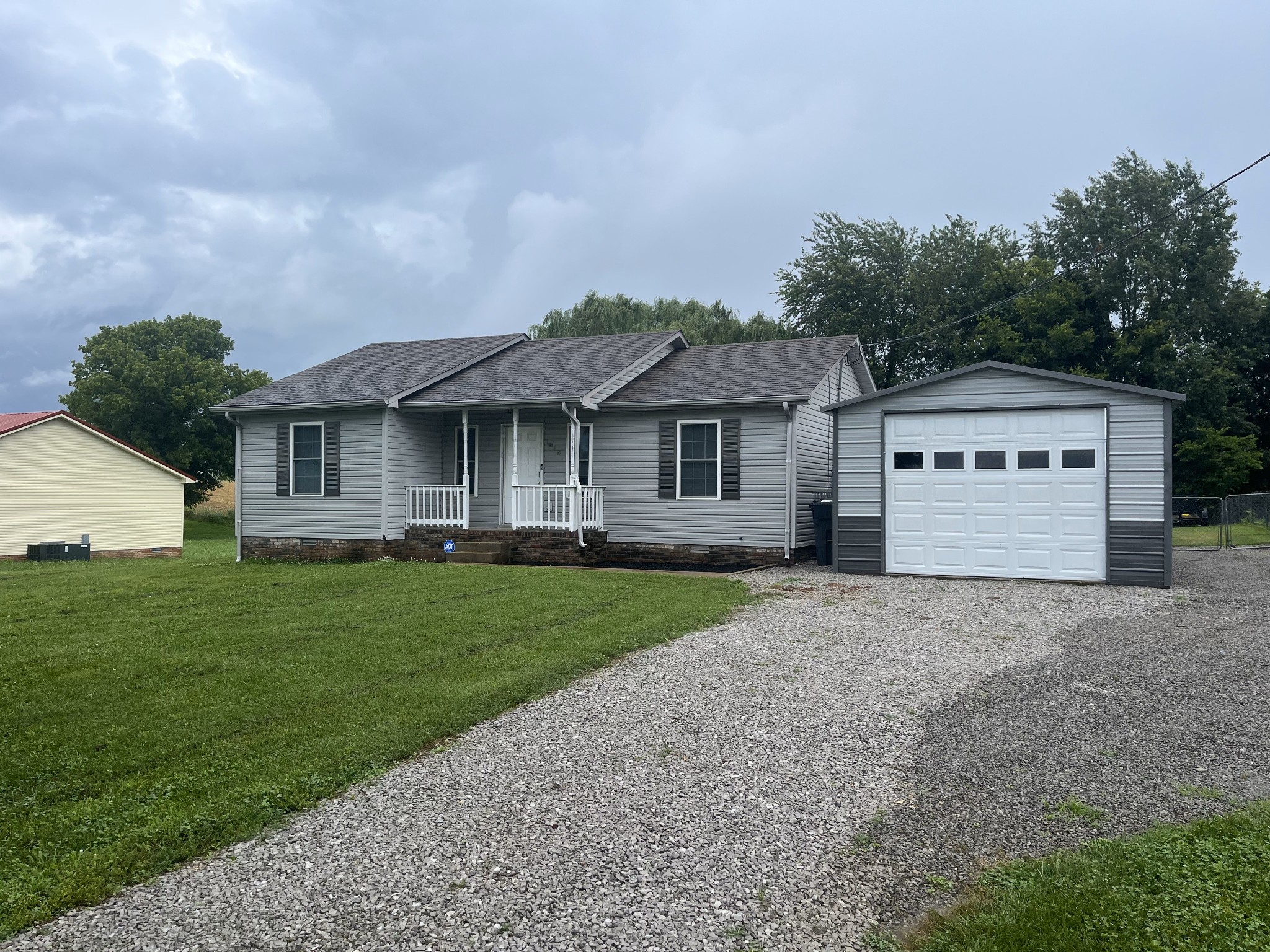 1812 Carneal Ln Property Photo 1