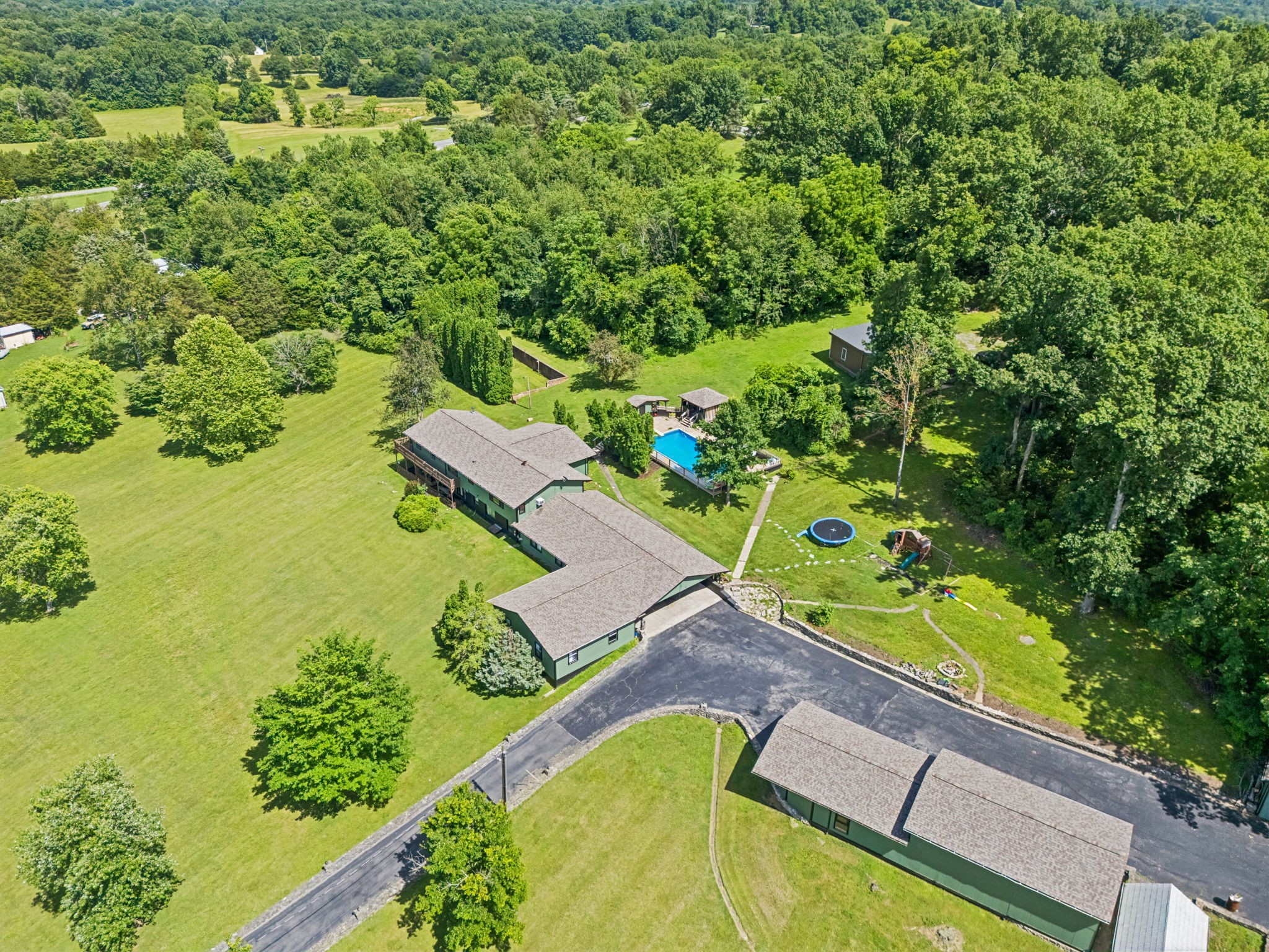 305 Ridgewood Dr
