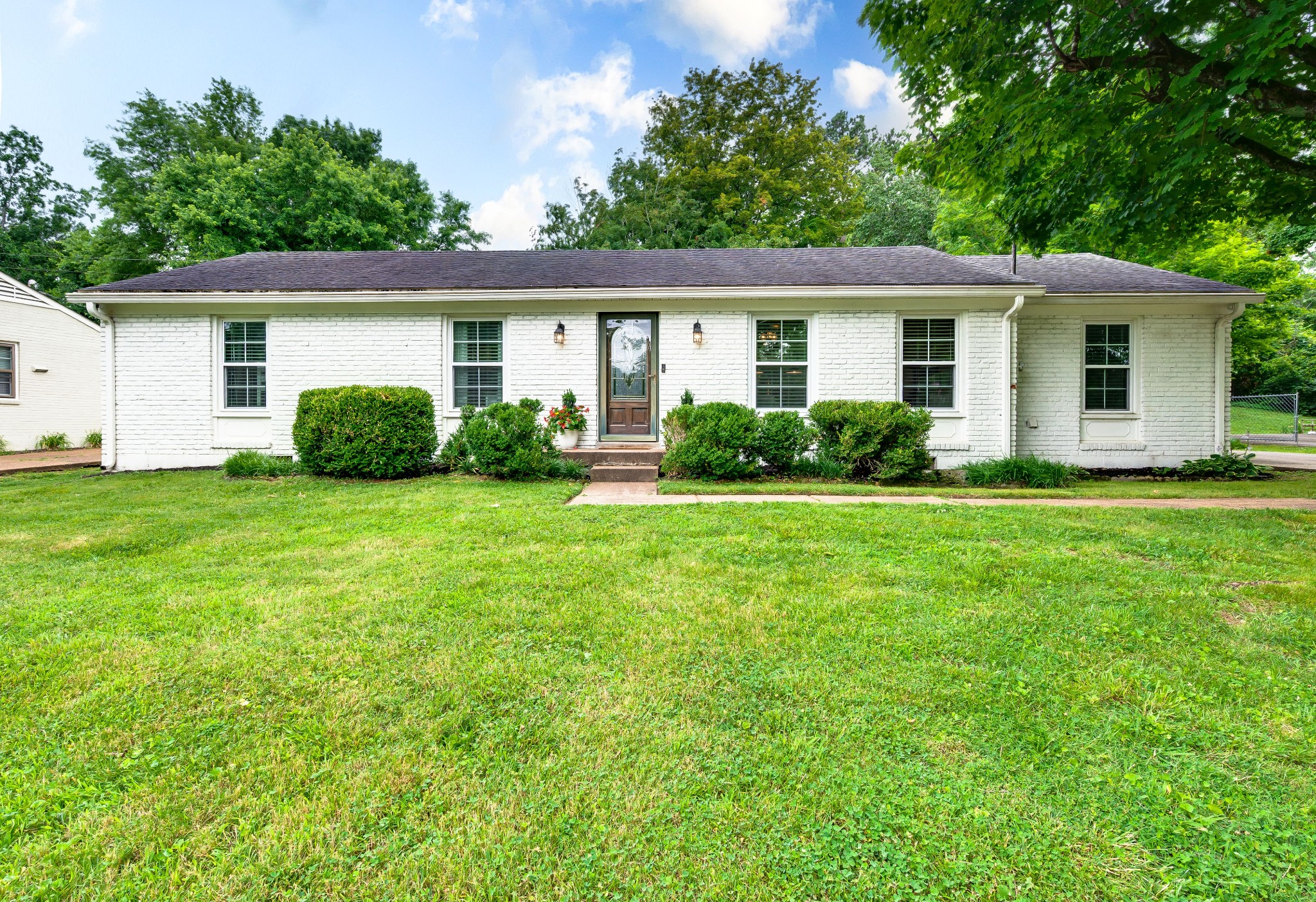 325 Binkley Dr Property Photo 1