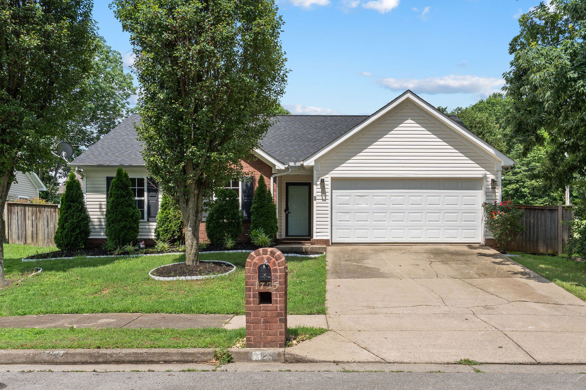 1725 Londonview Pl Property Photo 1
