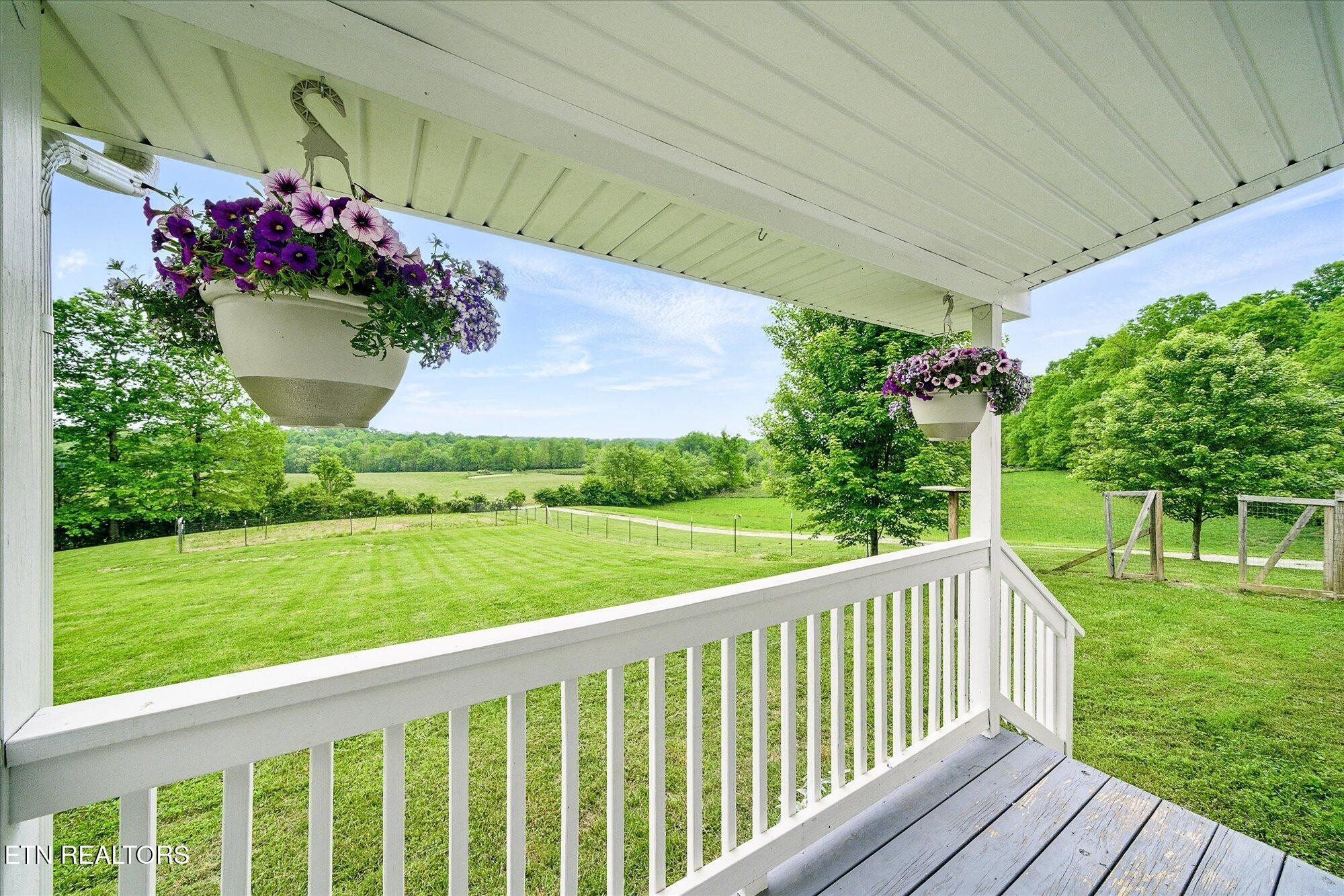 1447 Dykes Rd Property Photo 1
