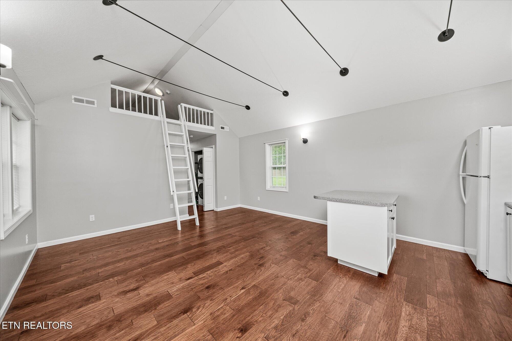 1447 Dykes Rd Property Photo 11