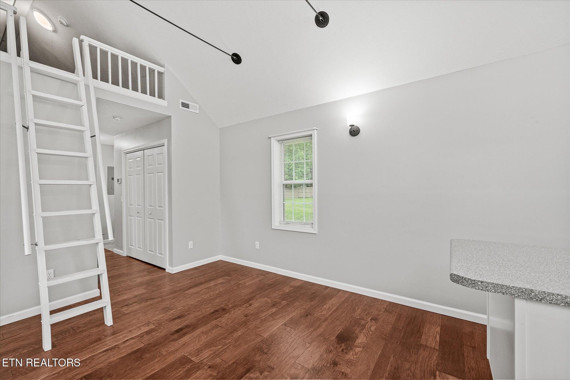 1447 Dykes Rd Property Photo 12