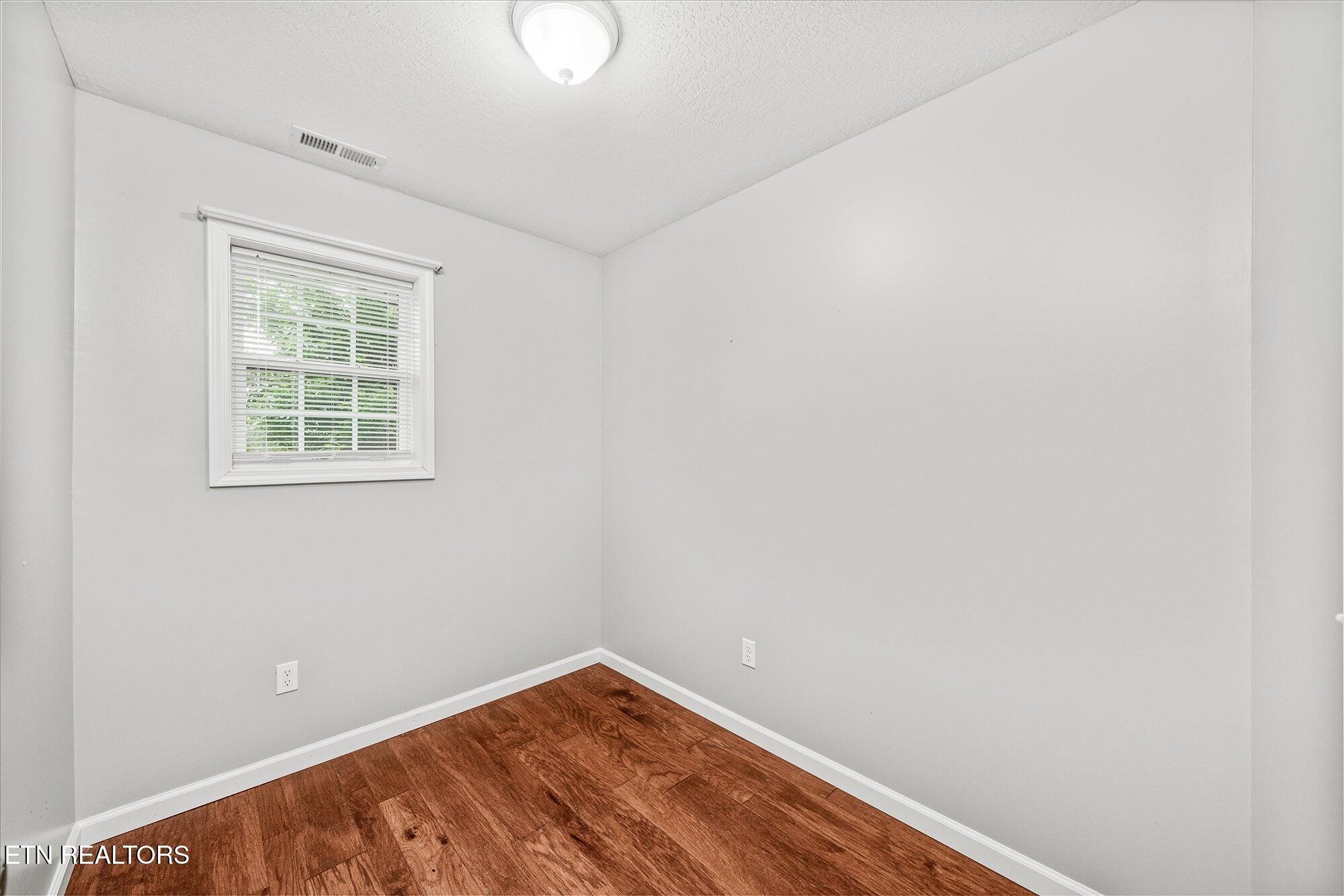 1447 Dykes Rd Property Photo 17