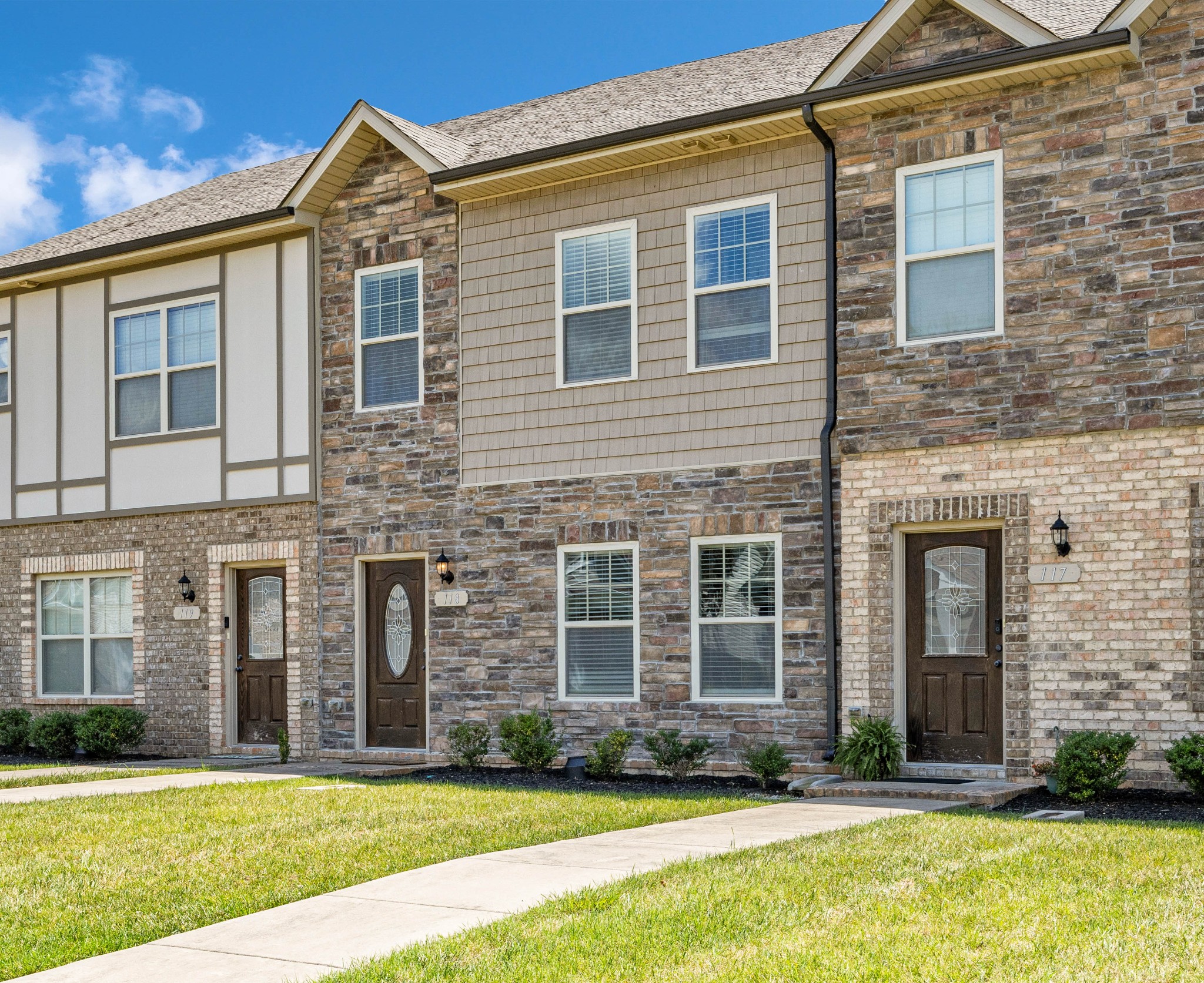 118 Whitman Xing Property Photo 1