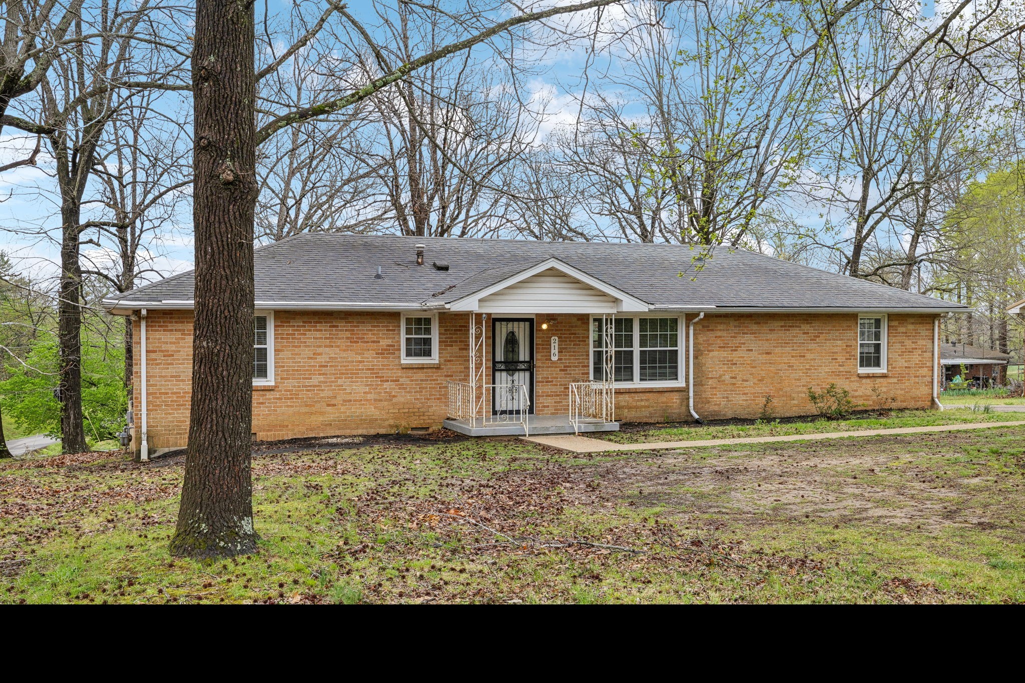 216 Crosby Dr Property Photo 1