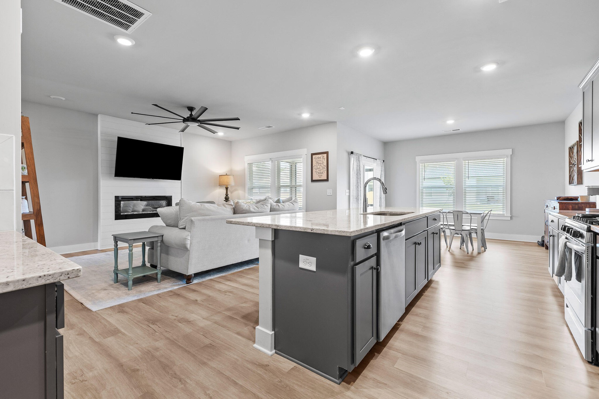 2129 Firelight Way Property Photo 14