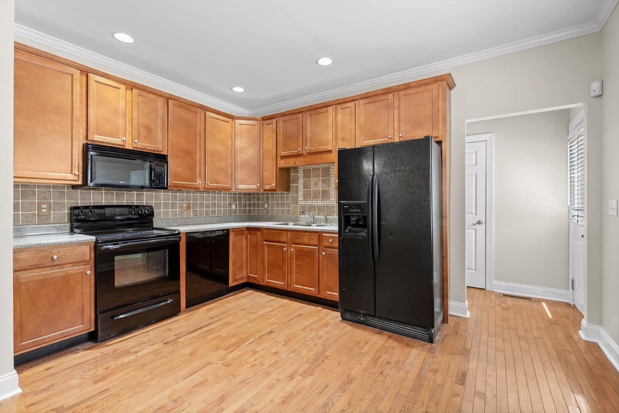 808 Fairview Avenue Property Photo 3