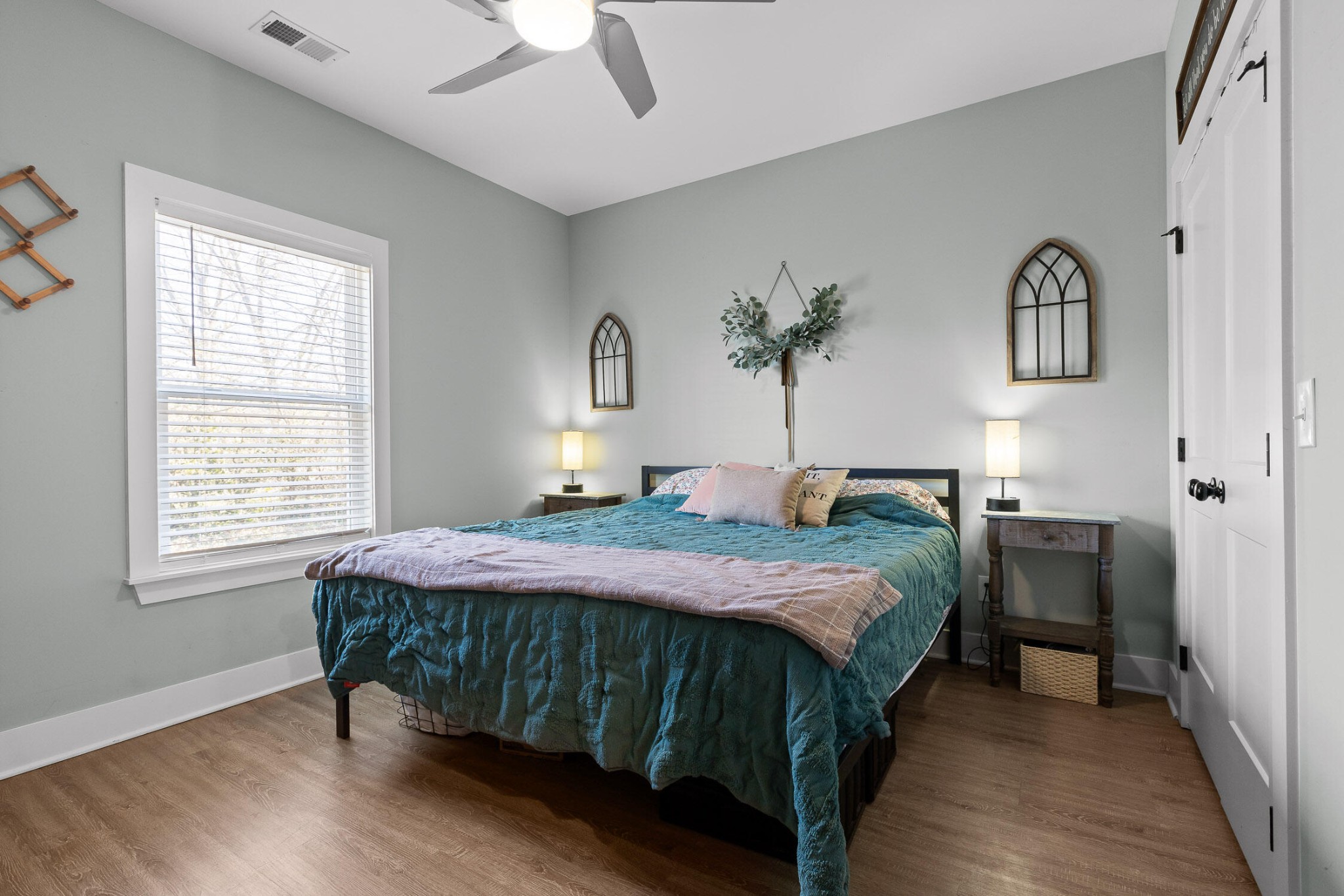 1518 Tombras Avenue Property Photo 4