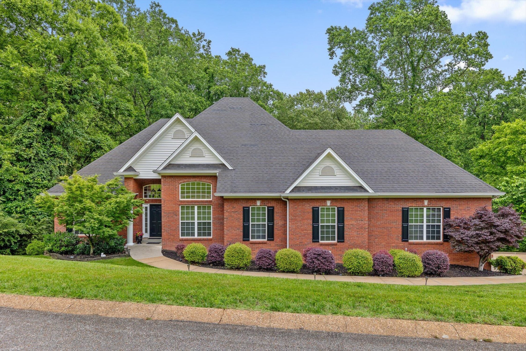1607 Colonial Shores Drive Property Photo 1