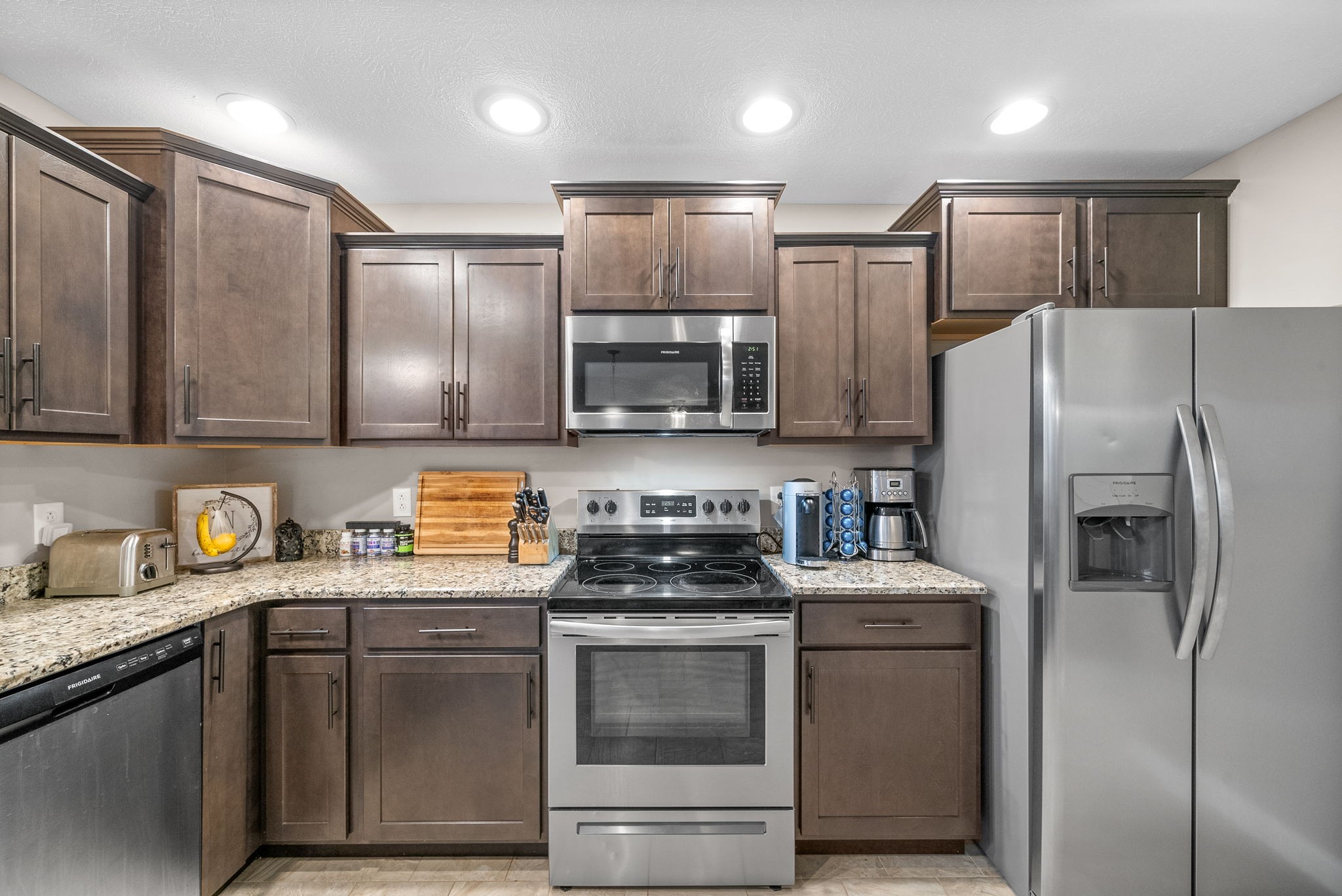 530 Somerset Ln Property Photo 9