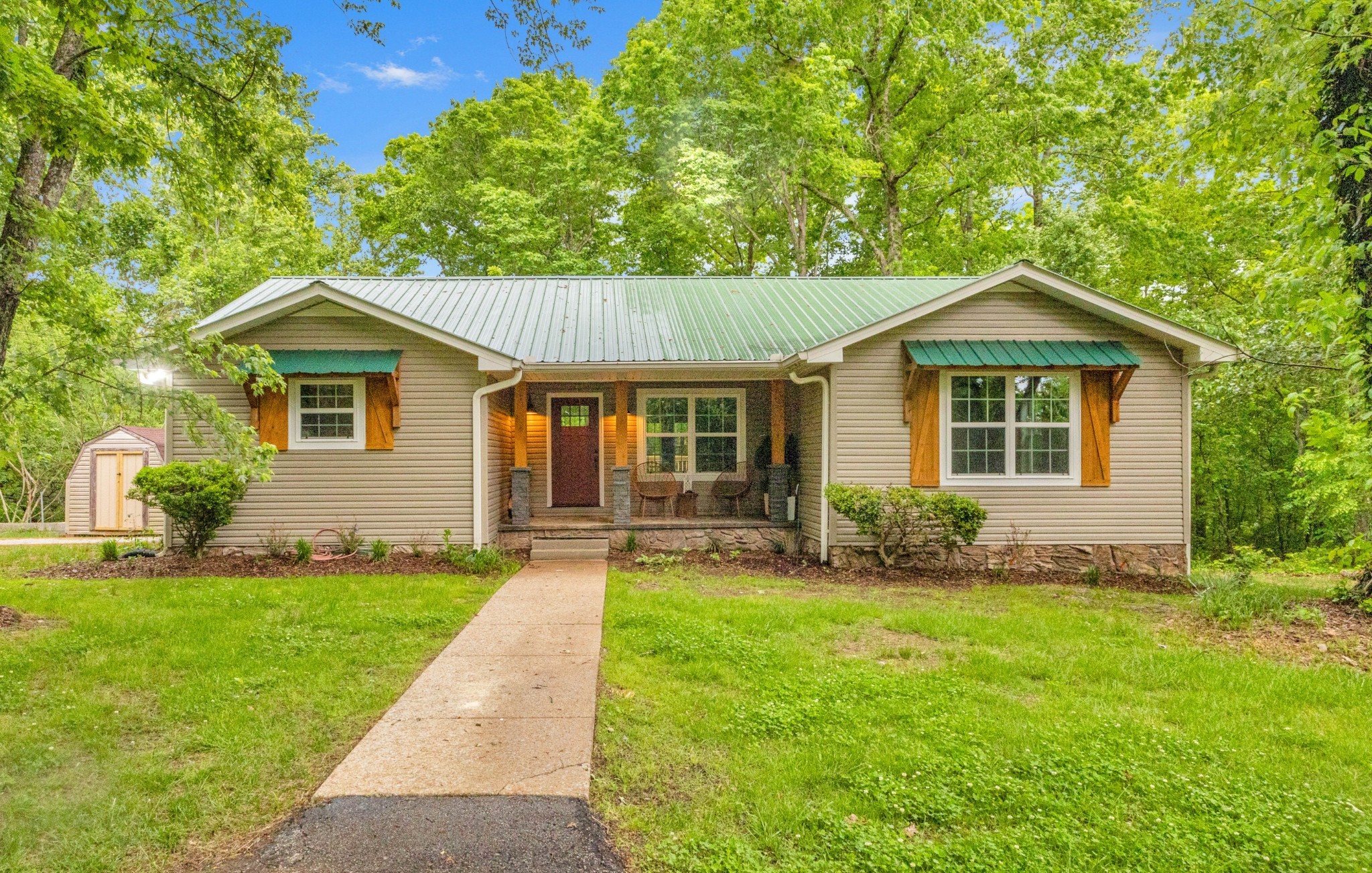 1527 White Bluff Rd Property Photo 1