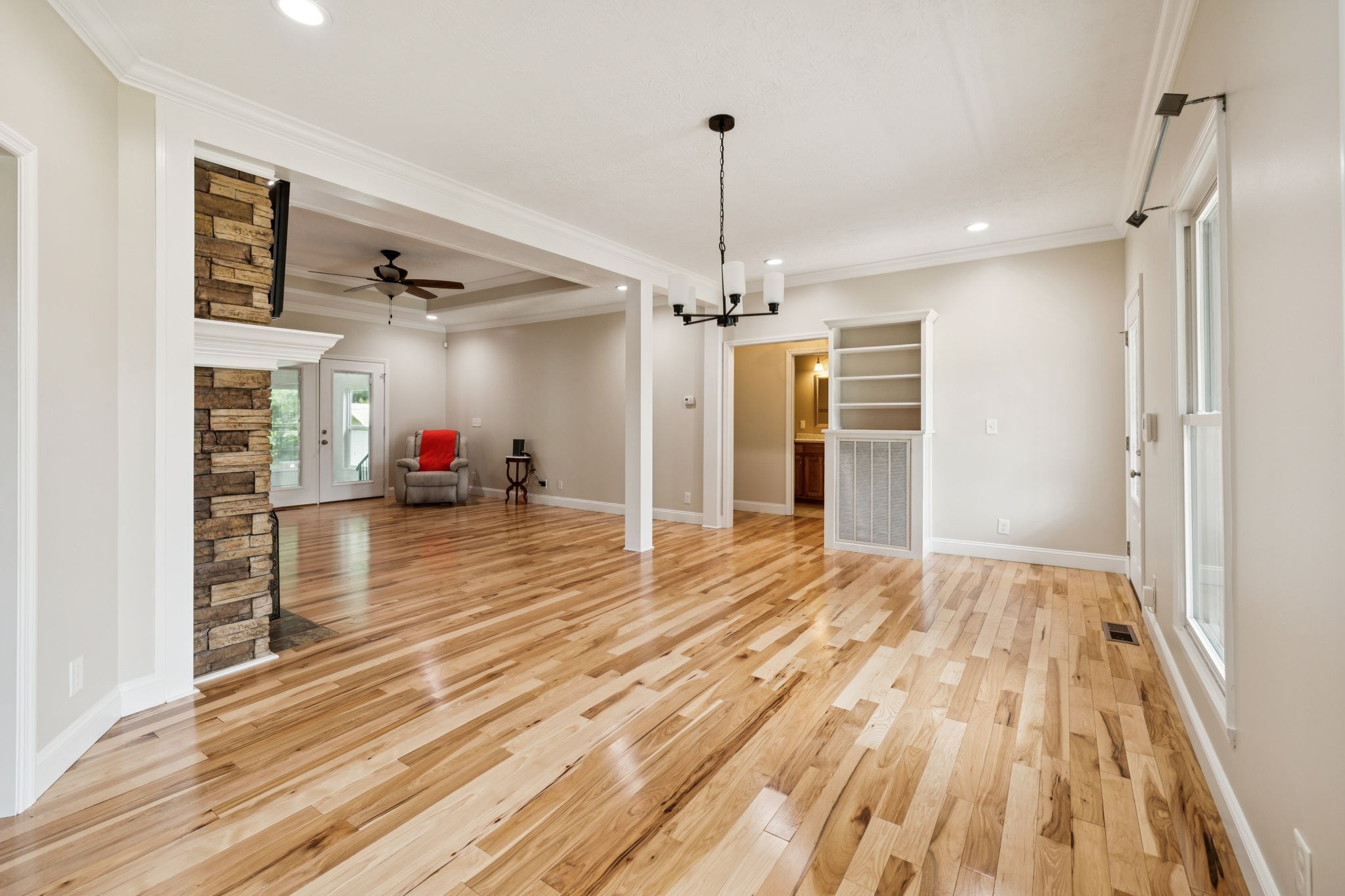 314 W Main St Property Photo 13