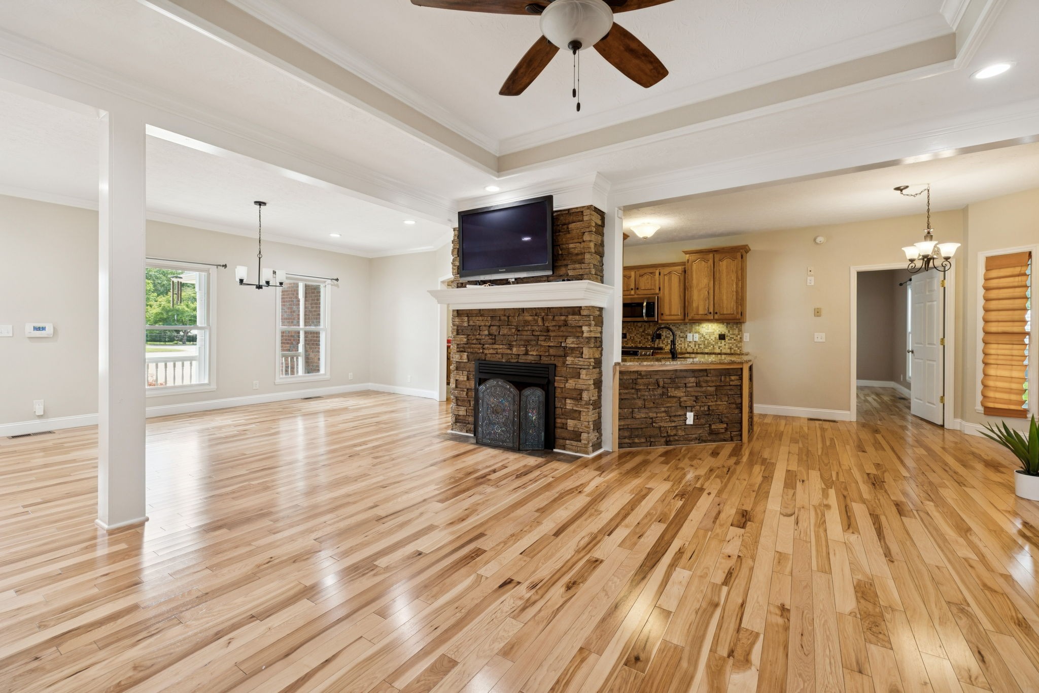 314 W Main St Property Photo 16