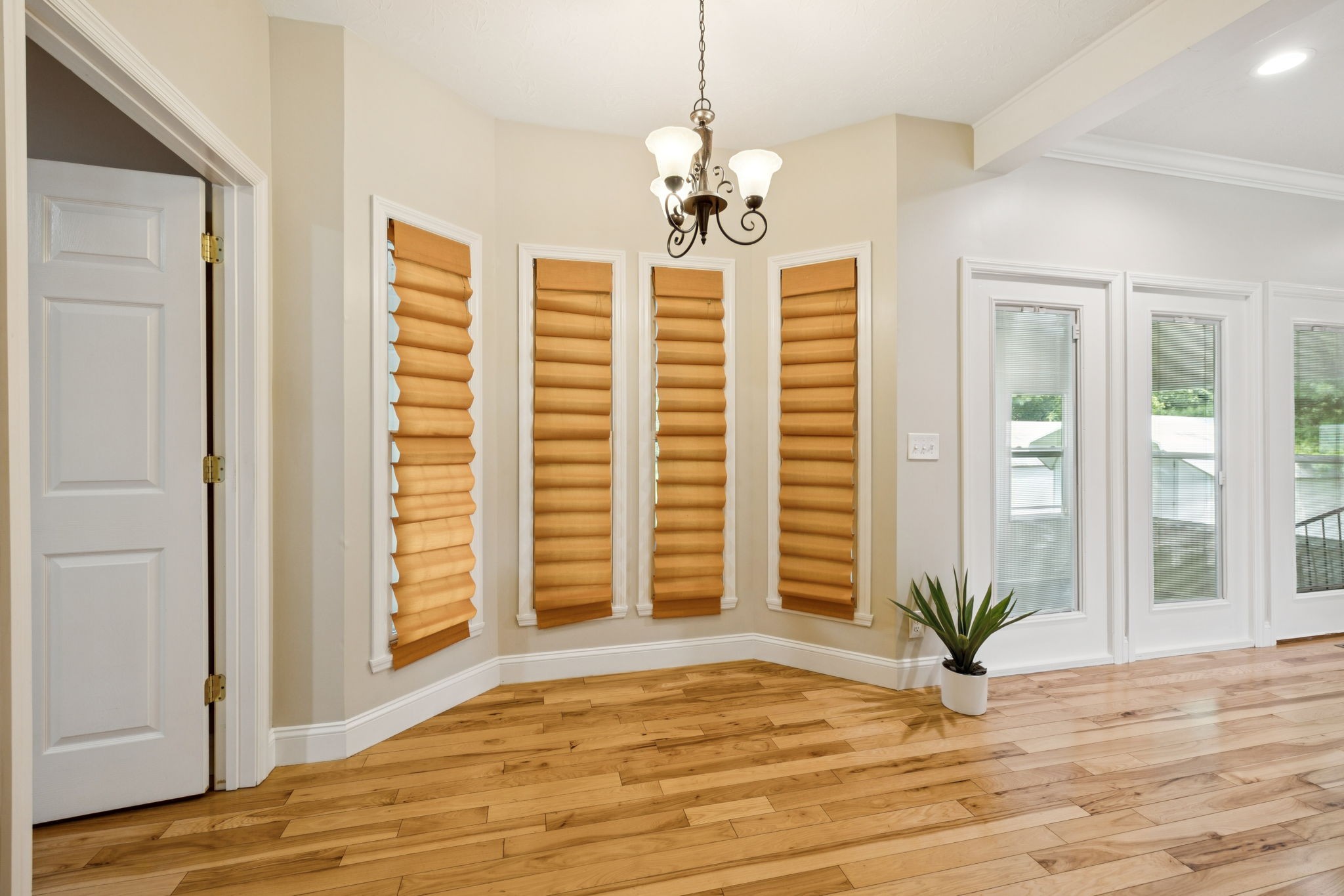 314 W Main St Property Photo 20