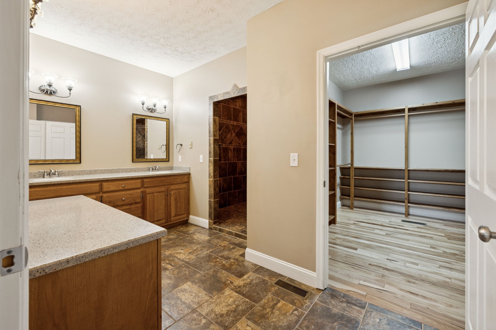 314 W Main St Property Photo 32