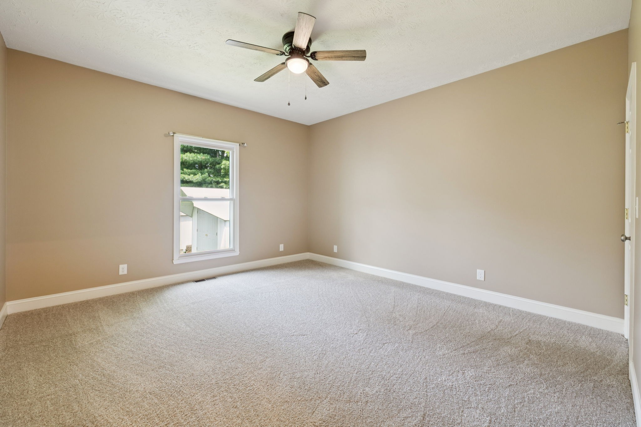 314 W Main St Property Photo 36