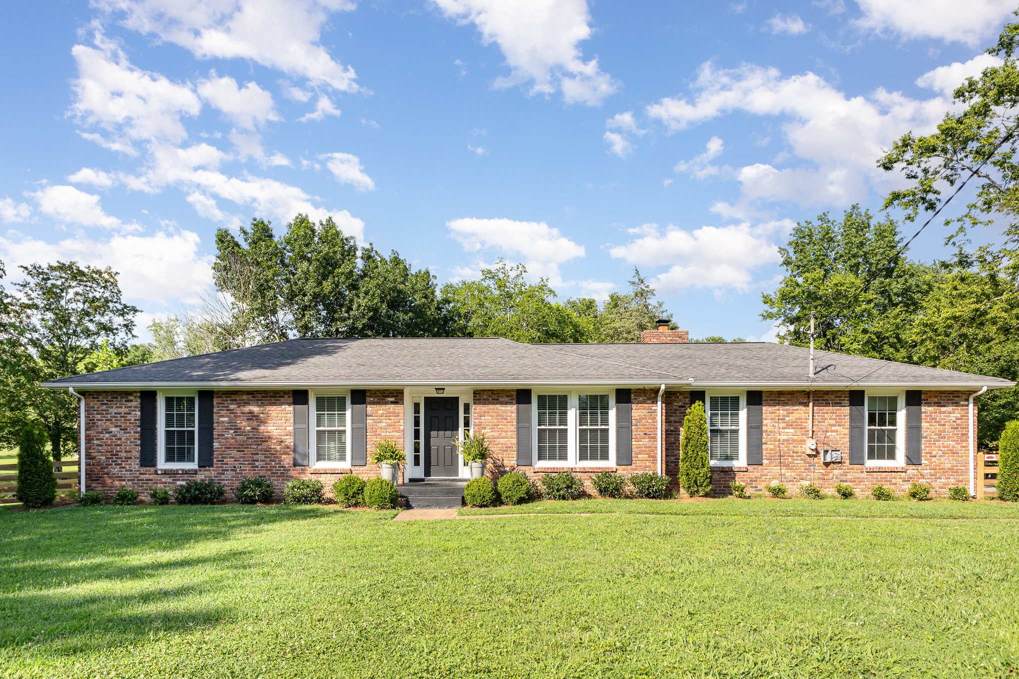 1028 Ridgecrest Dr Property Photo 1
