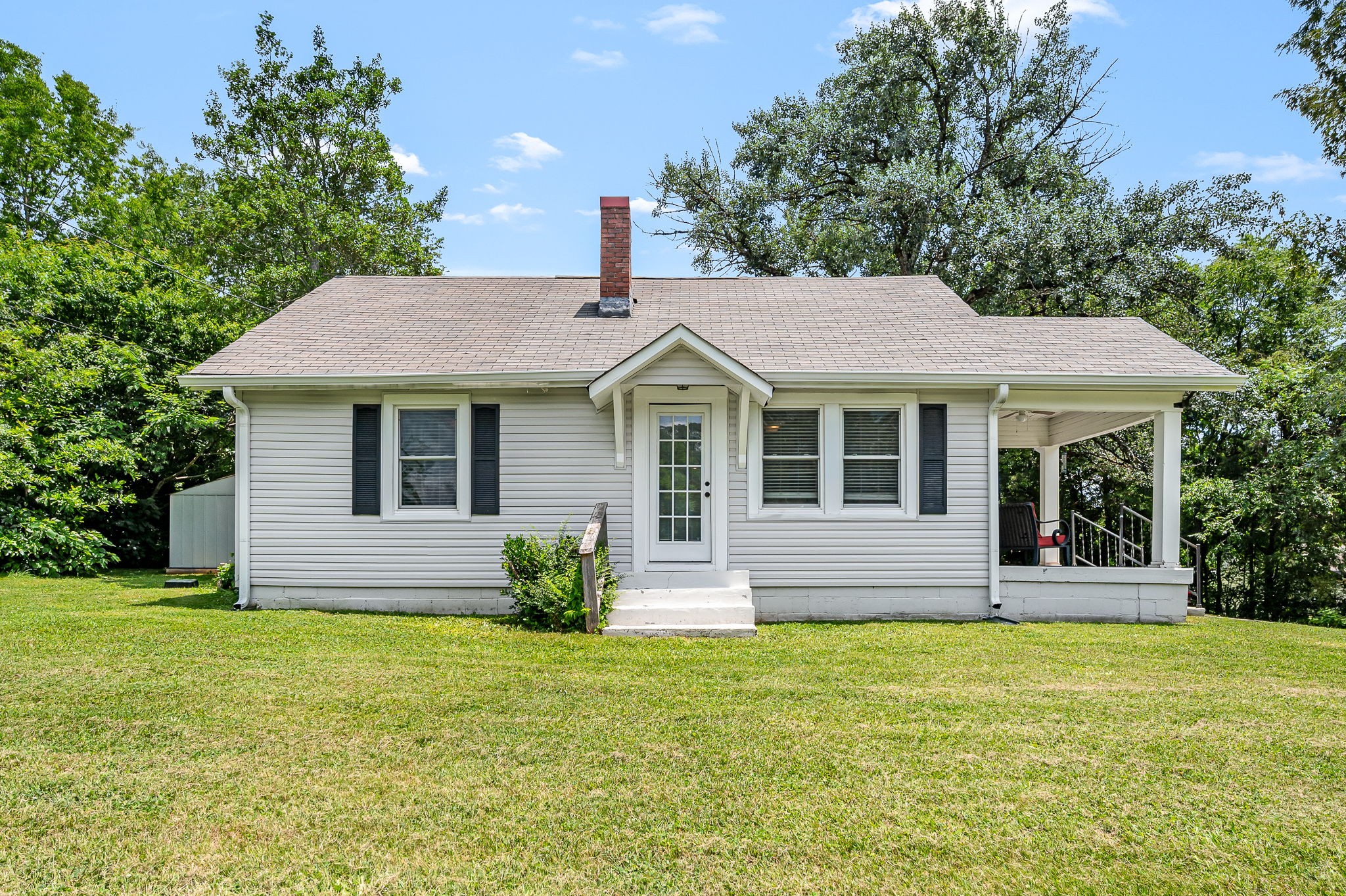 512 Twin Oak Dr Property Photo 1