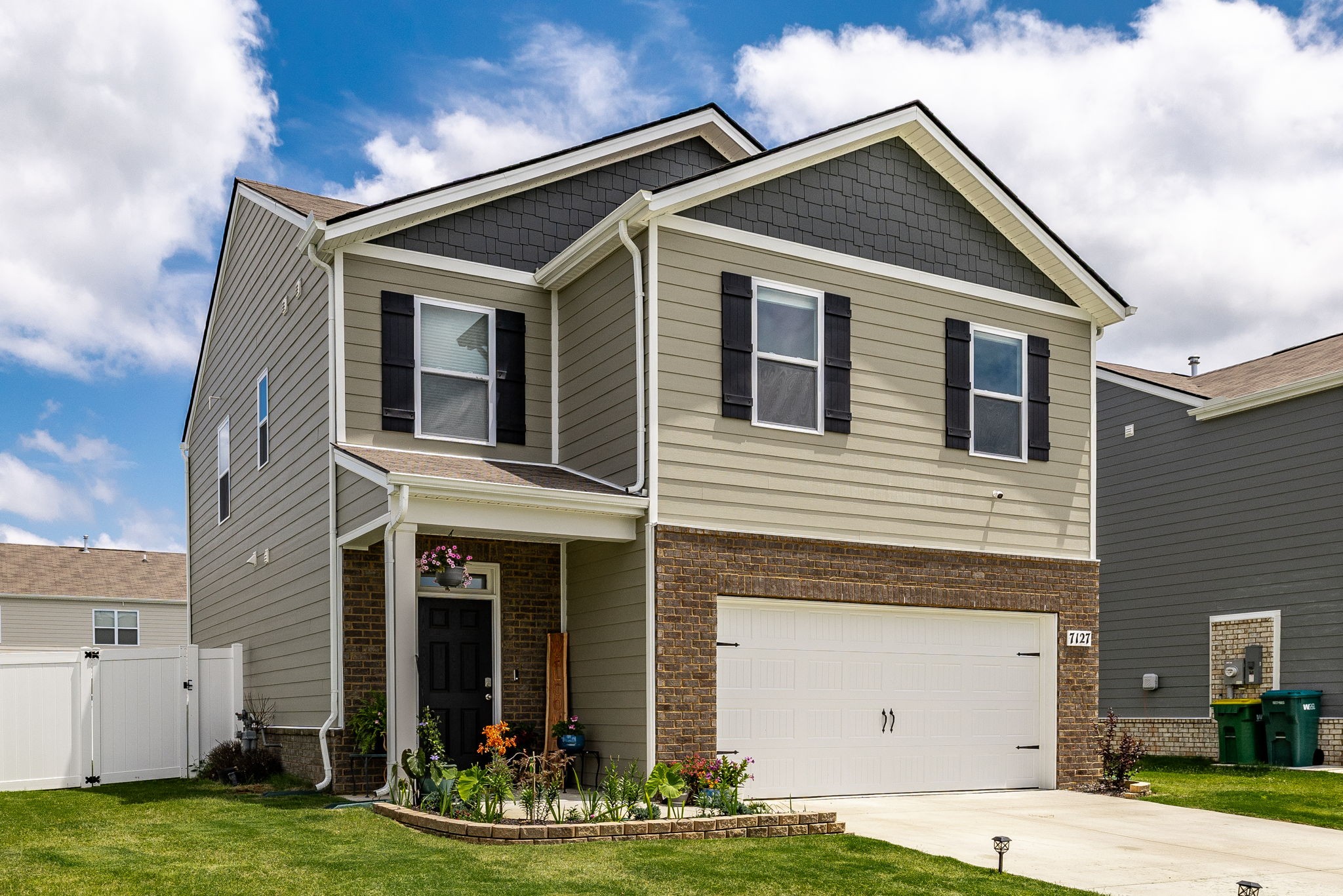 7127 Golden Way Property Photo 1