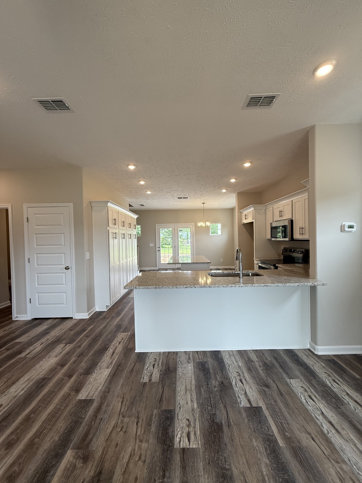 200 Reynard St Property Photo 6