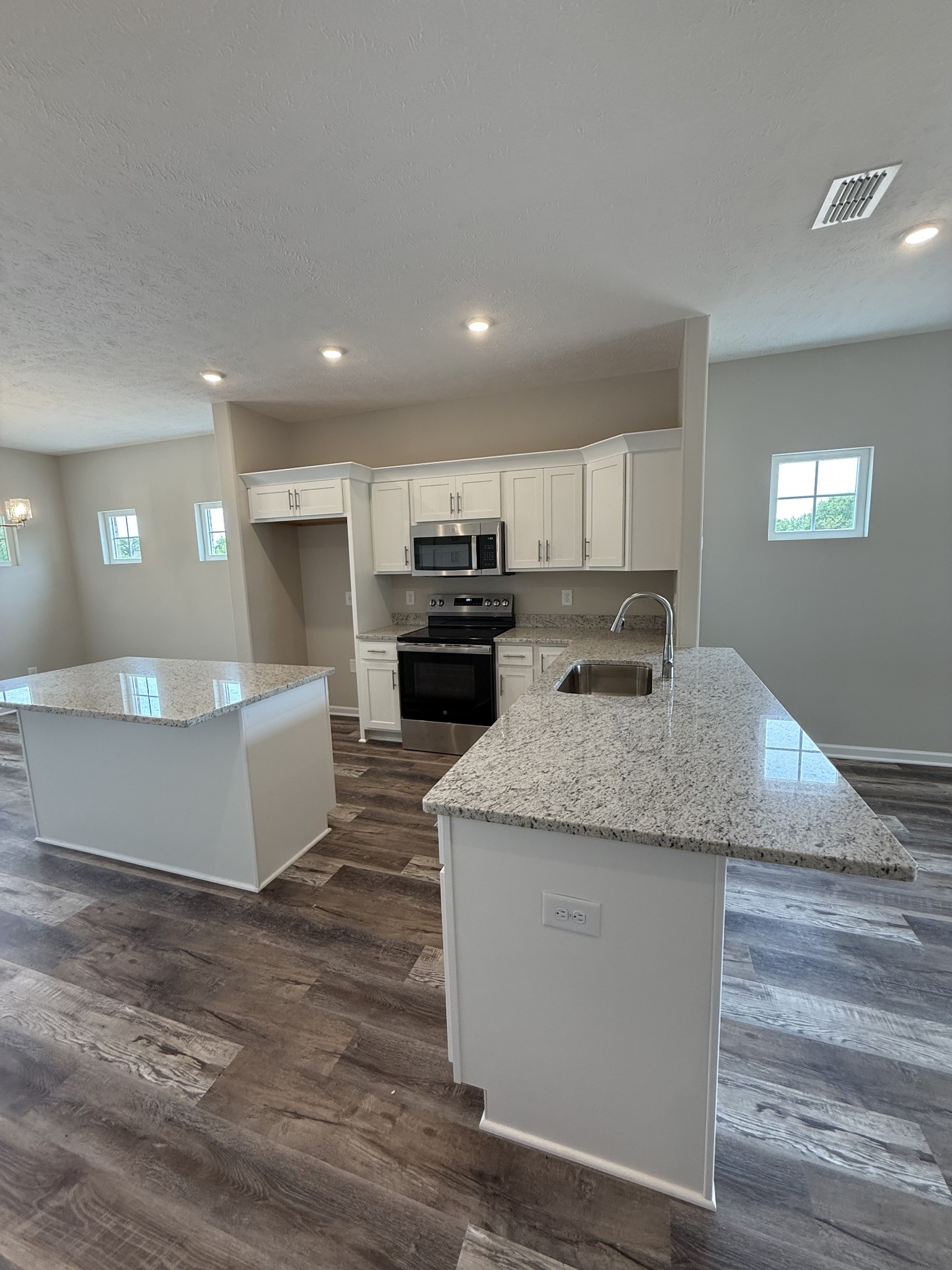 200 Reynard St Property Photo 7