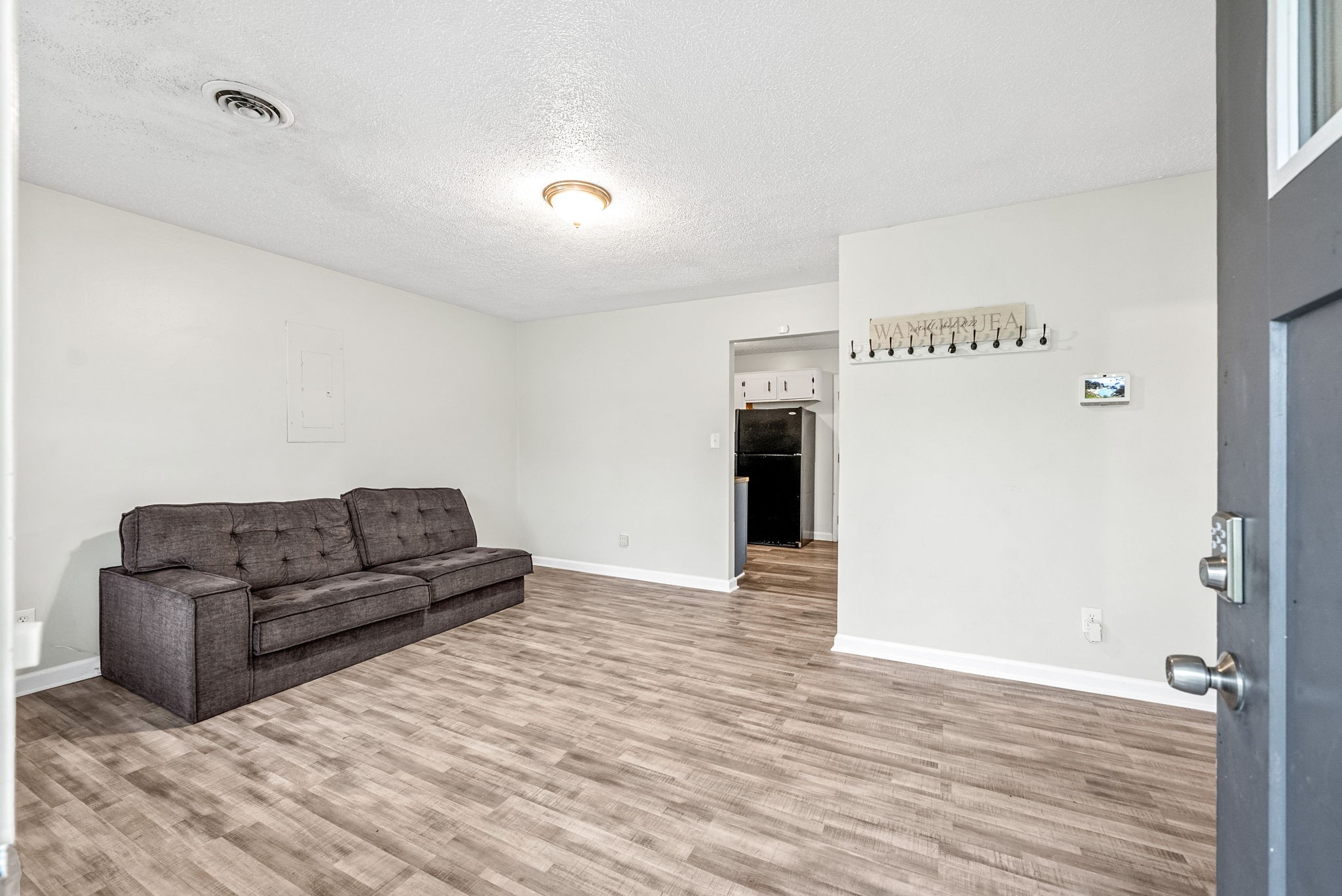 408 Eddy St Property Photo 5