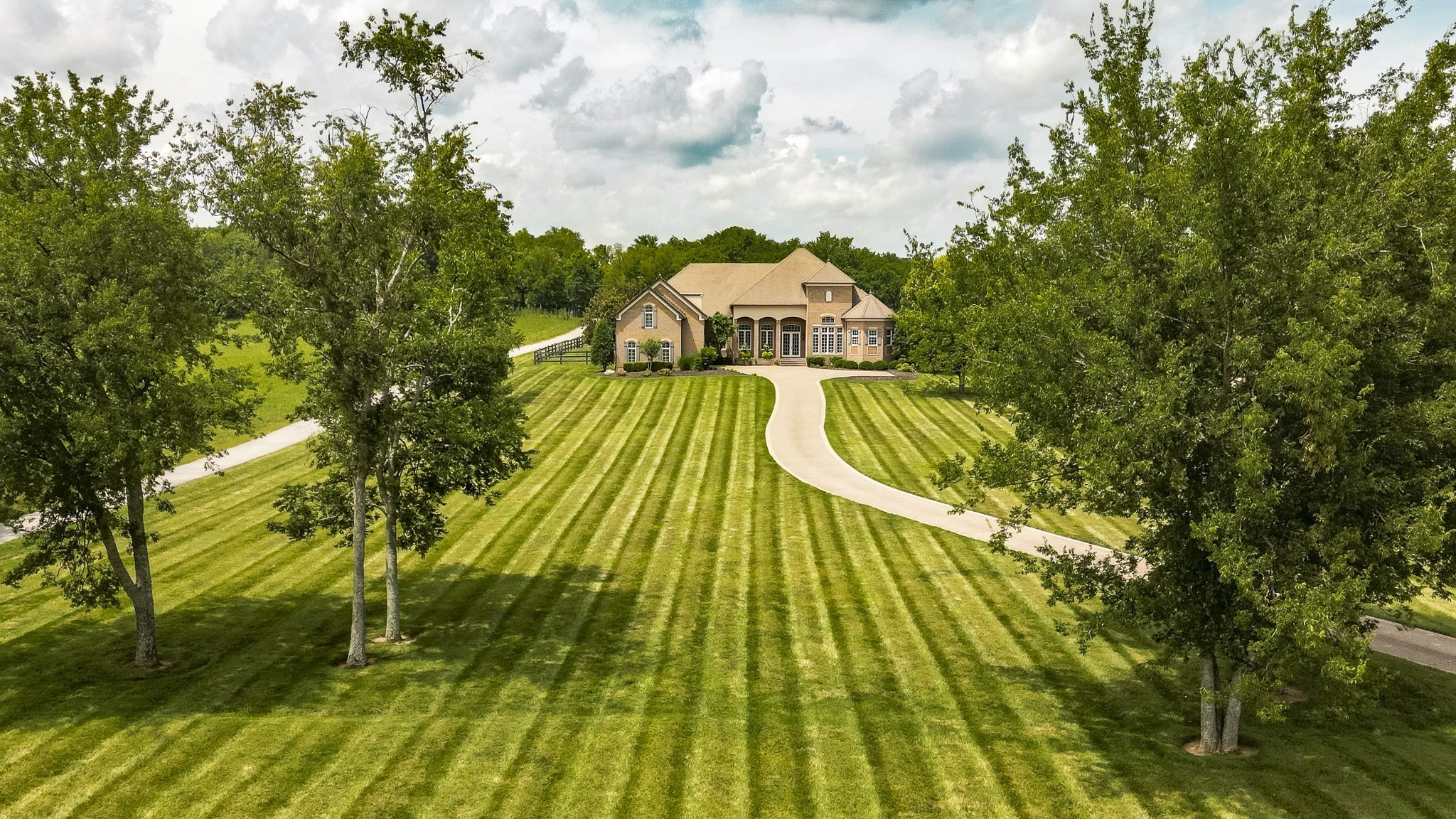 2436 Long Hollow Pike Property Photo 1