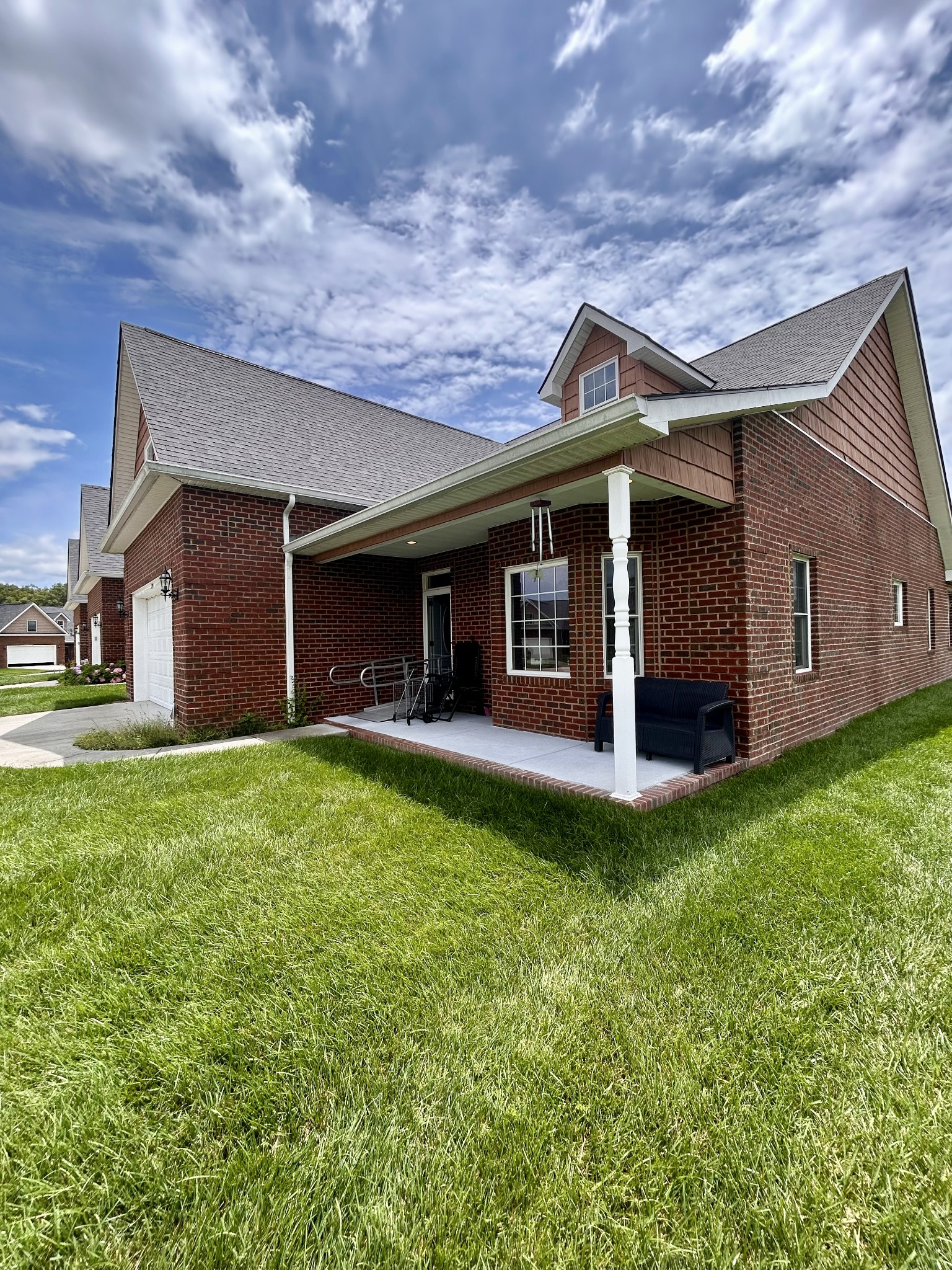 139 Genesis Ave Property Photo 1