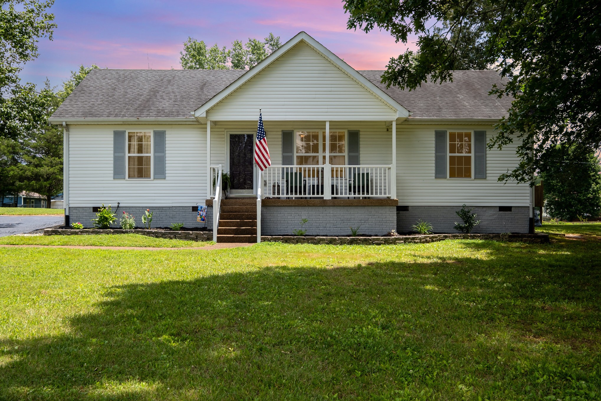 3946 Honeysuckle Way Property Photo 1