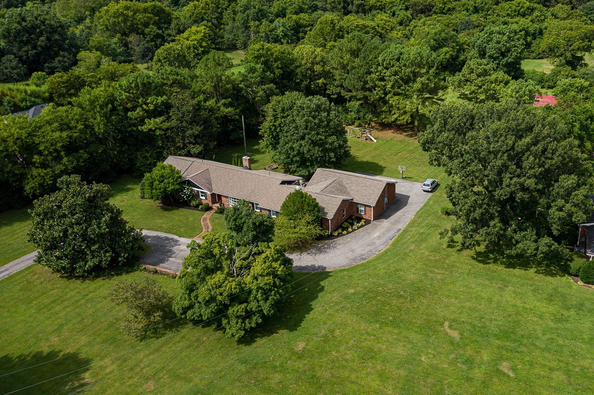 915 Wilson Pike Property Photo 1