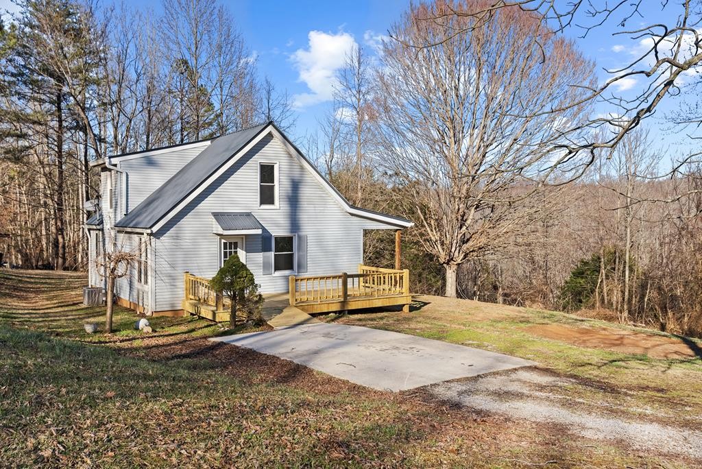 120 Dove Ln Property Photo 1