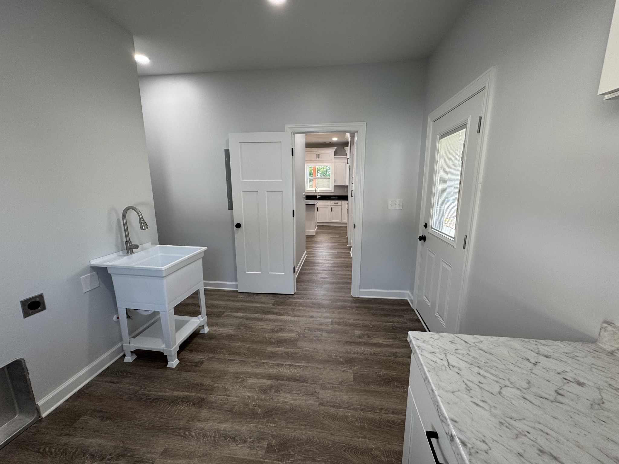 906 Davidson St Property Photo 13