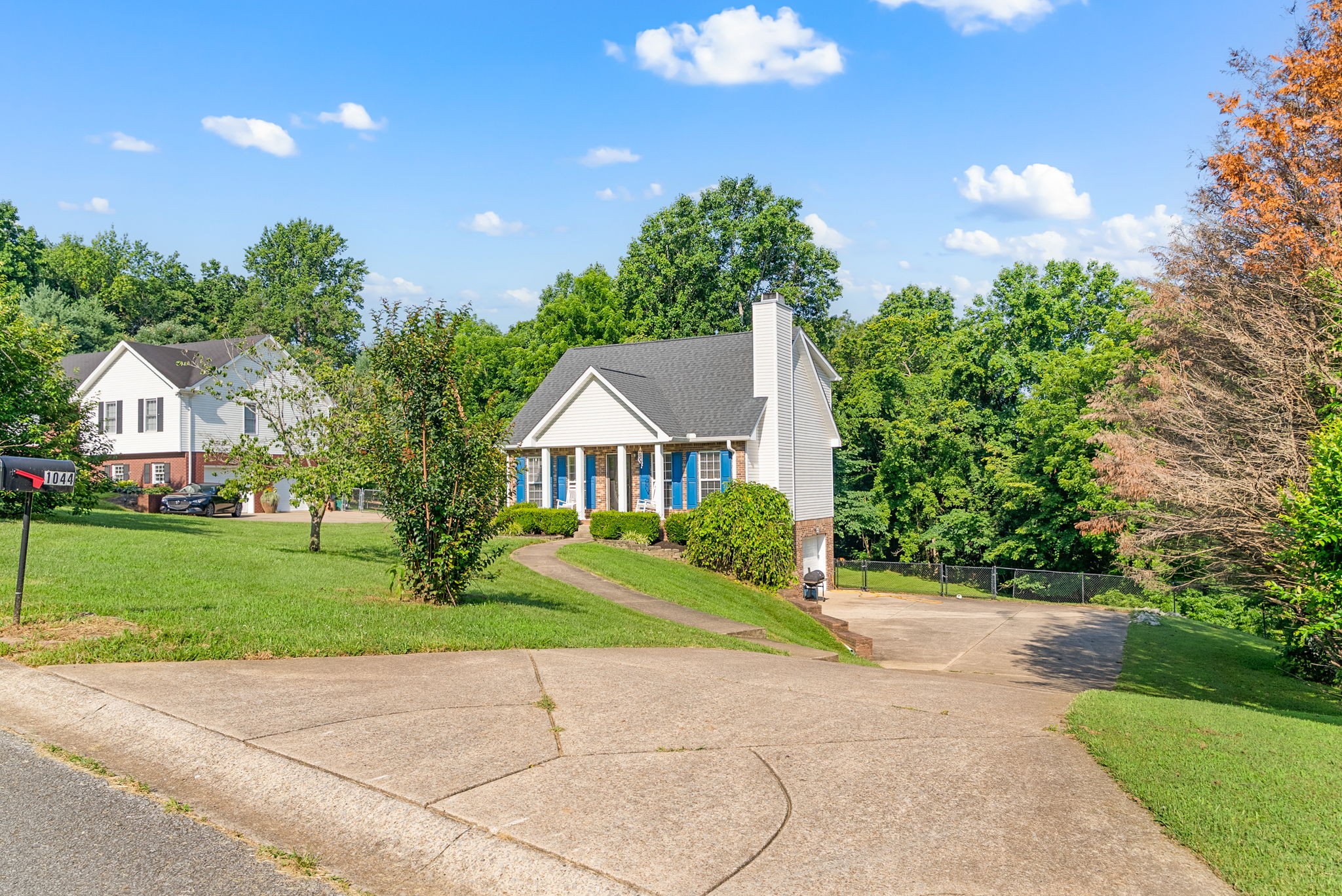 1044 Heatherwood Rd Property Photo 1