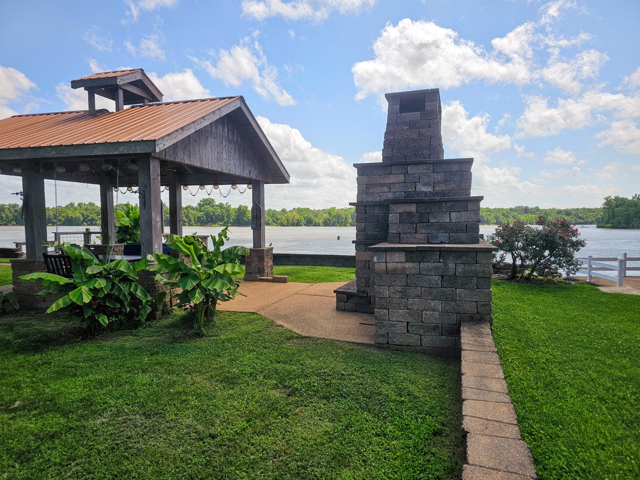 625 River Rd Property Photo 2