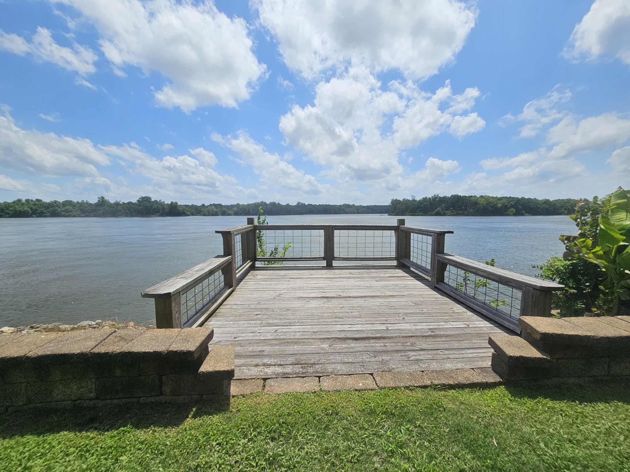 625 River Rd Property Photo 3