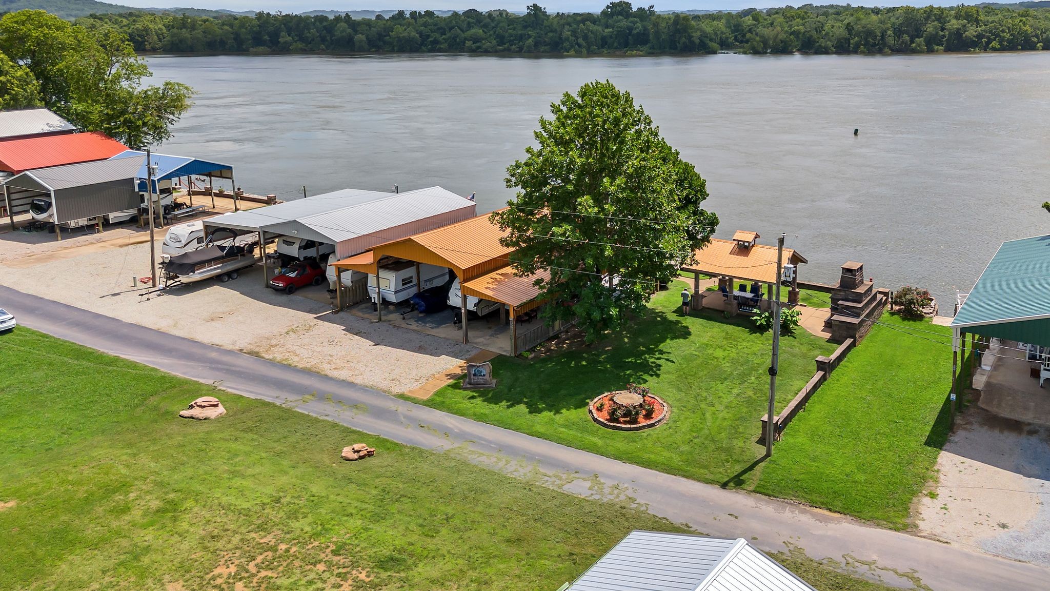 625 River Rd Property Photo 4