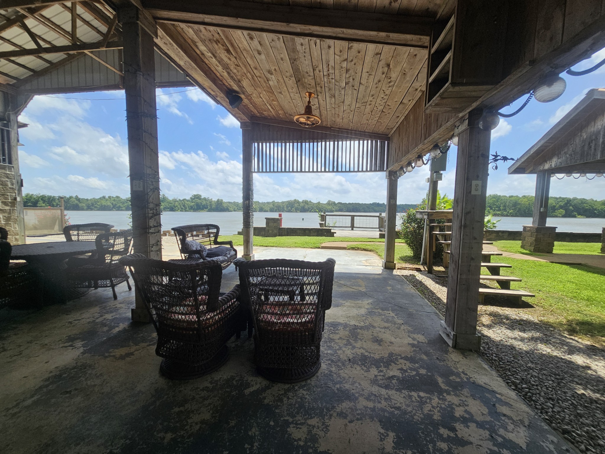 625 River Rd Property Photo 10