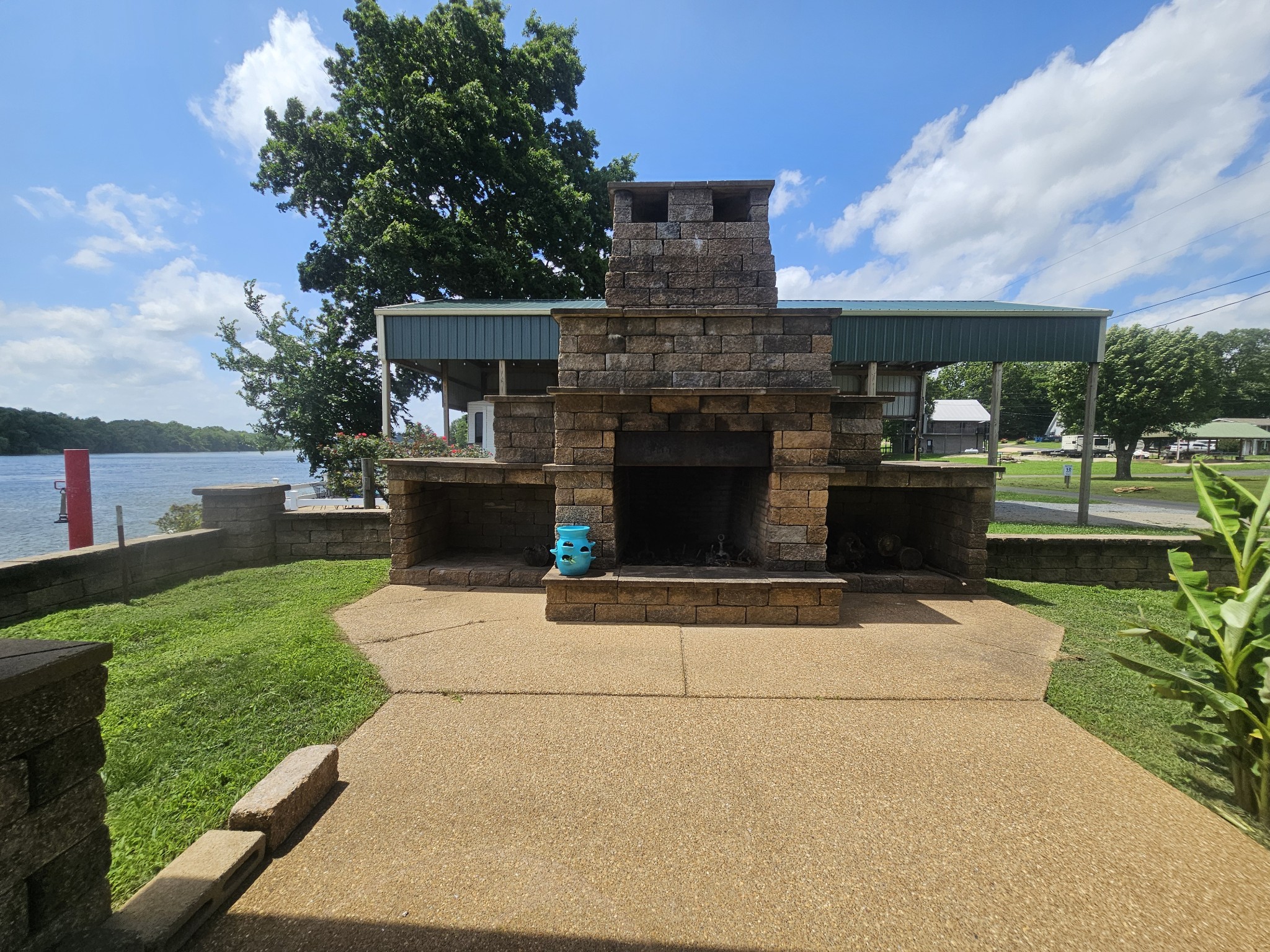 625 River Rd Property Photo 14