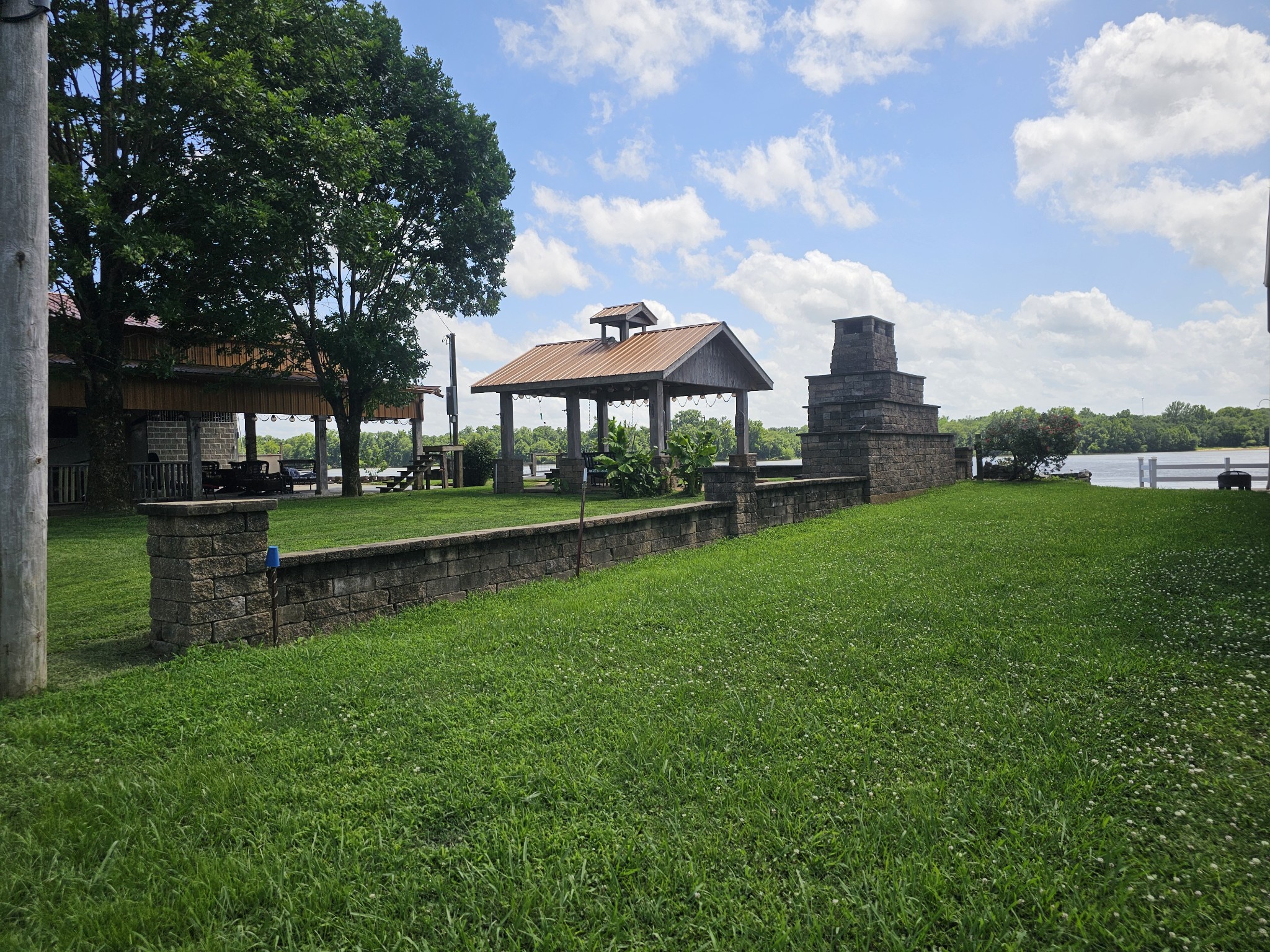 625 River Rd Property Photo 19