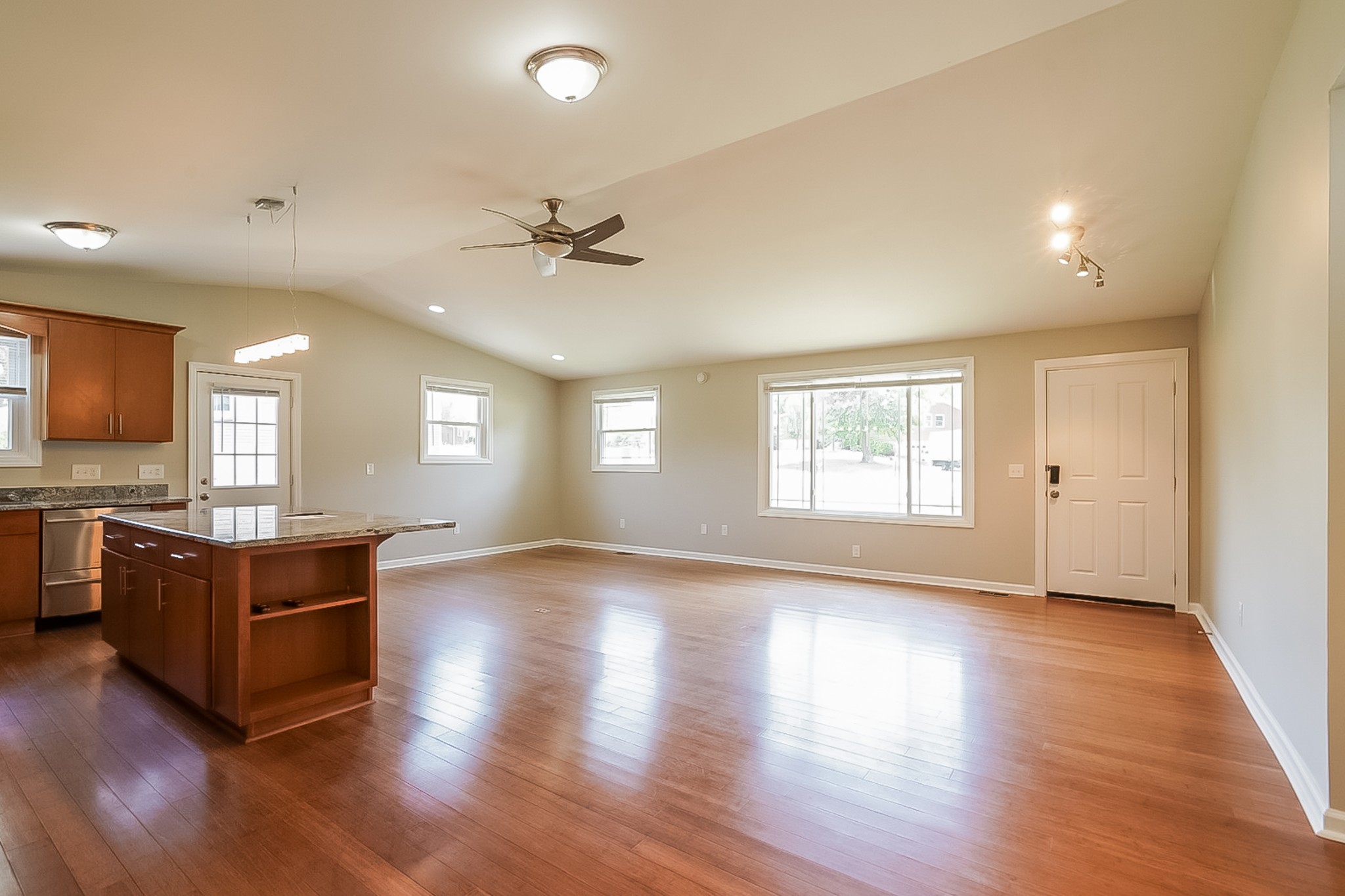 6416 Premier Dr Property Photo 3